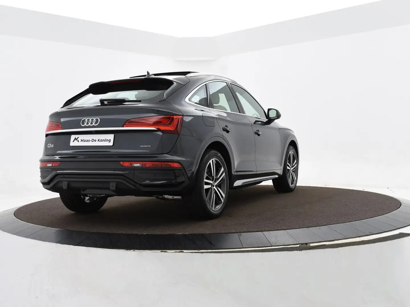 Audi Q5 Sportback Advanced edition 50 TFSI e 220 kW/299 PK Grijs - 2
