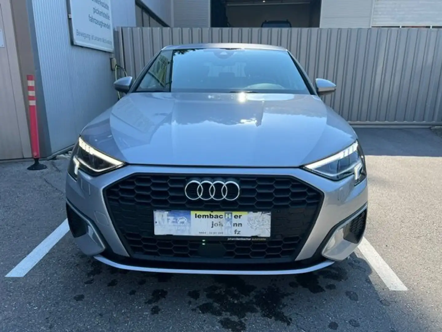 Audi A3 30 TDI Grau - 2