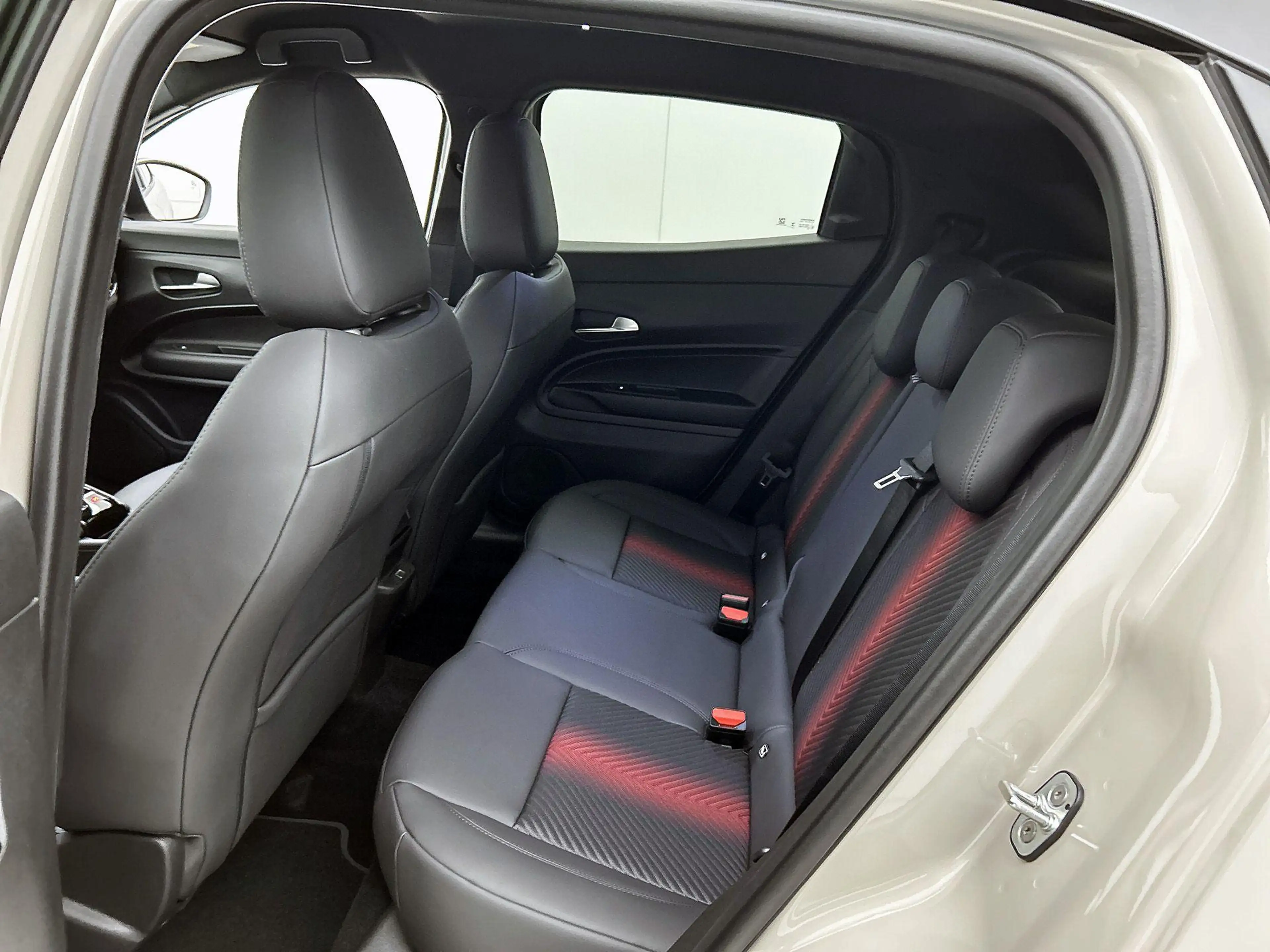 Alfa Romeo Junior 1.2 Turbo Hybrid Ibrida Sport Speciale Tachno Pack — photo 13