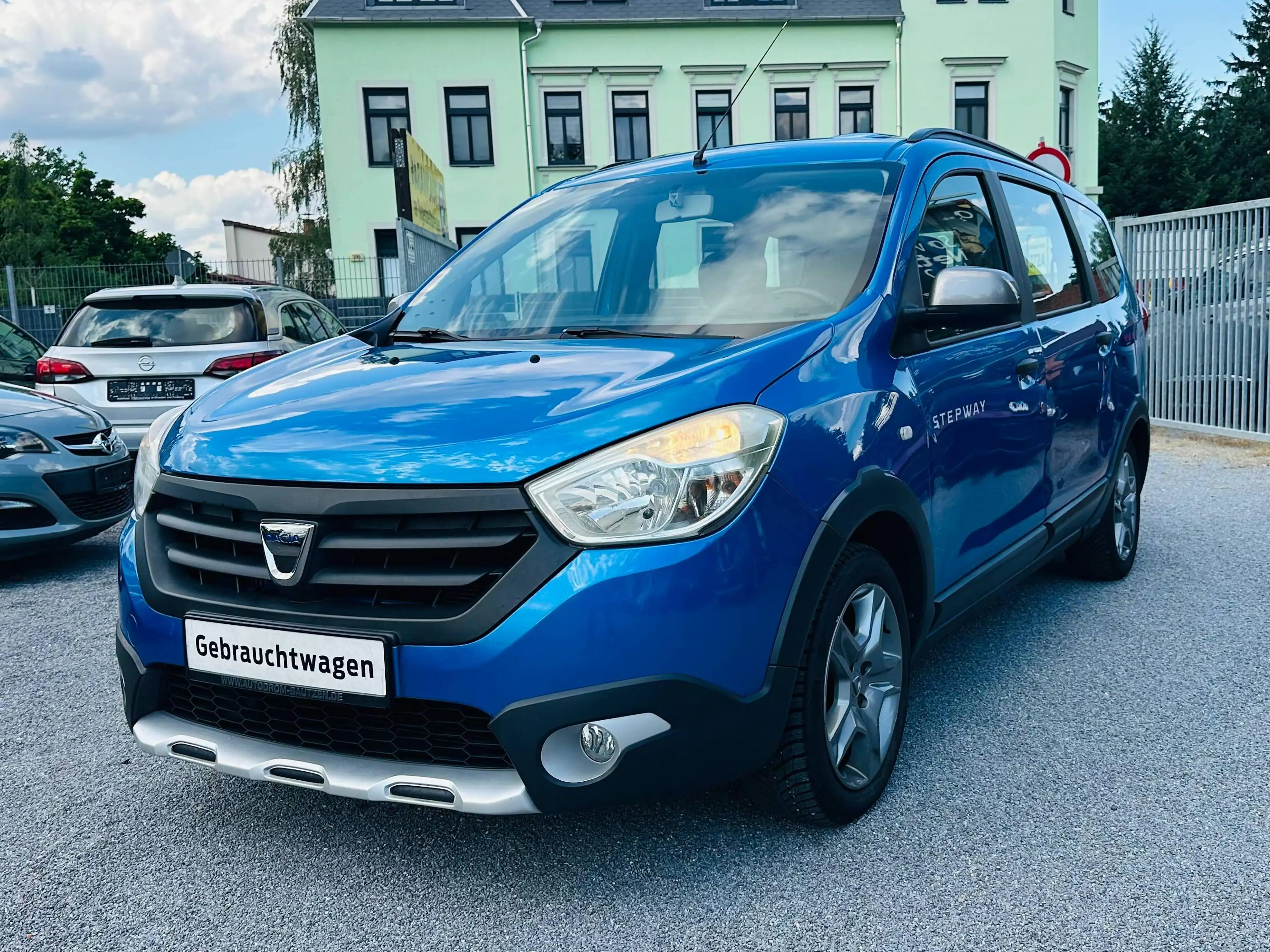 Dacia Lodgy Stepway Celebration 101000 KM KLIMA CAMERA ANHÄNGERKUPPLUNG EPH SITZHEIZUNG — photo 3