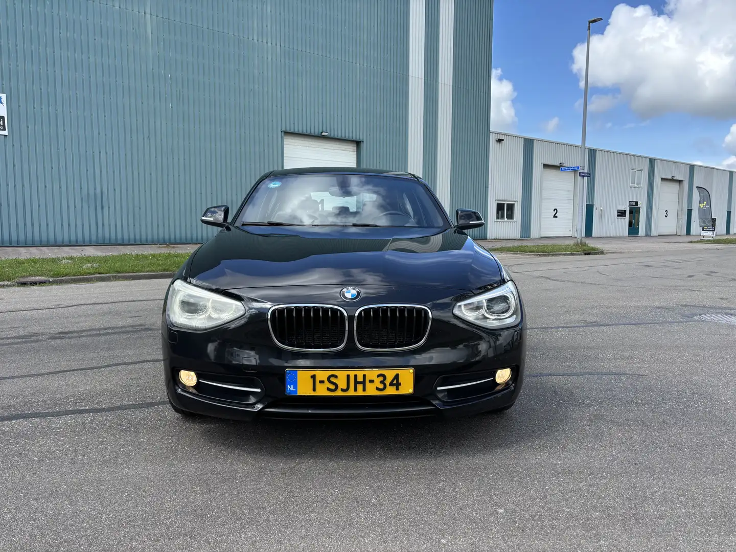 BMW 114 1-serie 114i Upgrade Edition Sport 6-Bak 102 PK. Z Zwart - 2