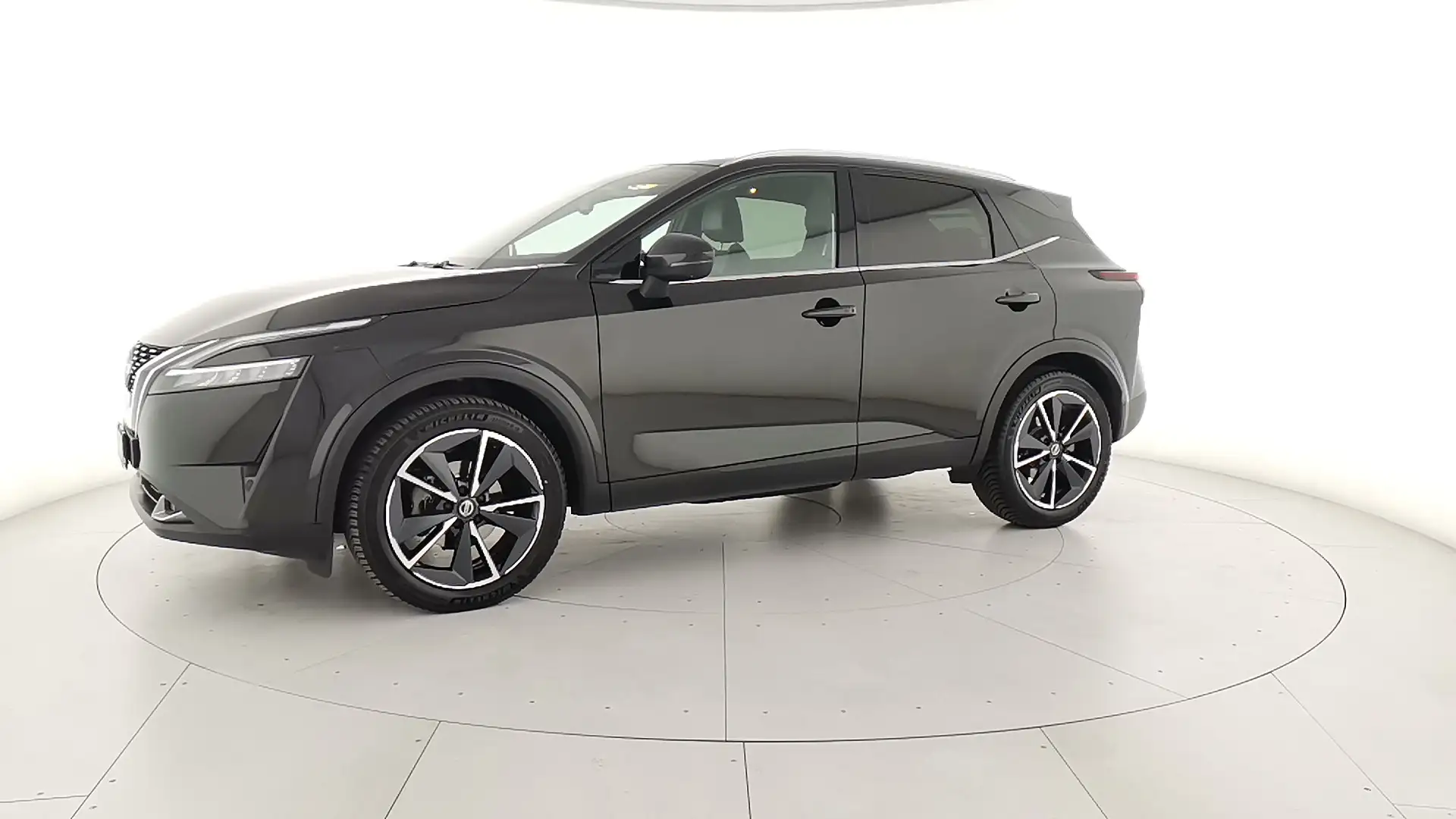 Nissan Qashqai 1.3 Mild Hybrid Tekna Schwarz - 2