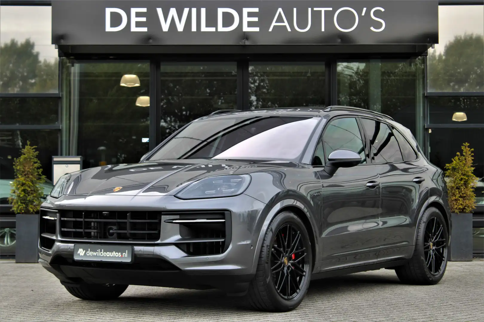 Porsche Cayenne 3.0 S E-Hybrid SportDesign 520pk Pano SoftClose Ac Grijs - 1