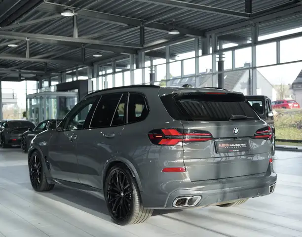 BMW X5 X5 M view 11
