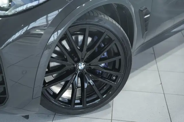 BMW X5 X5 M view 3