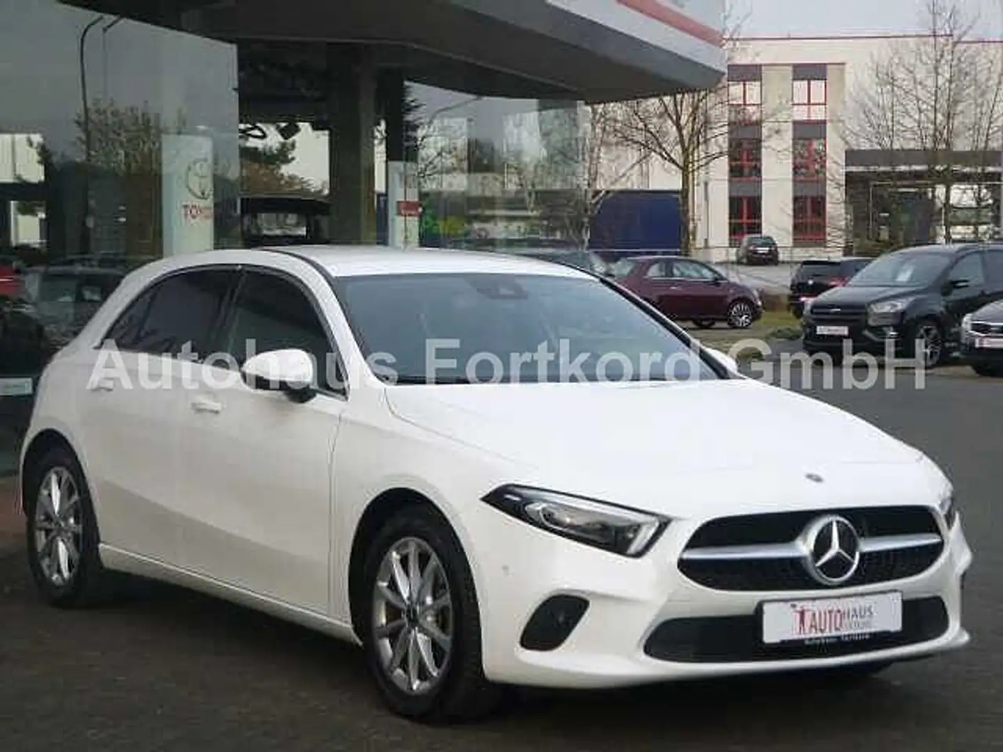 Mercedes-Benz A 200 - Navi, PDC, SHZ, Mult.B.-LED, Alu Blanc - 1