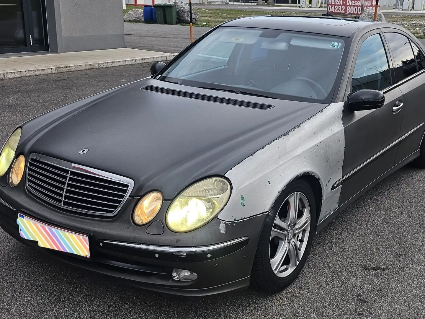 Mercedes-Benz E 270 -Avantgarde CDI Aut. Grau - 1
