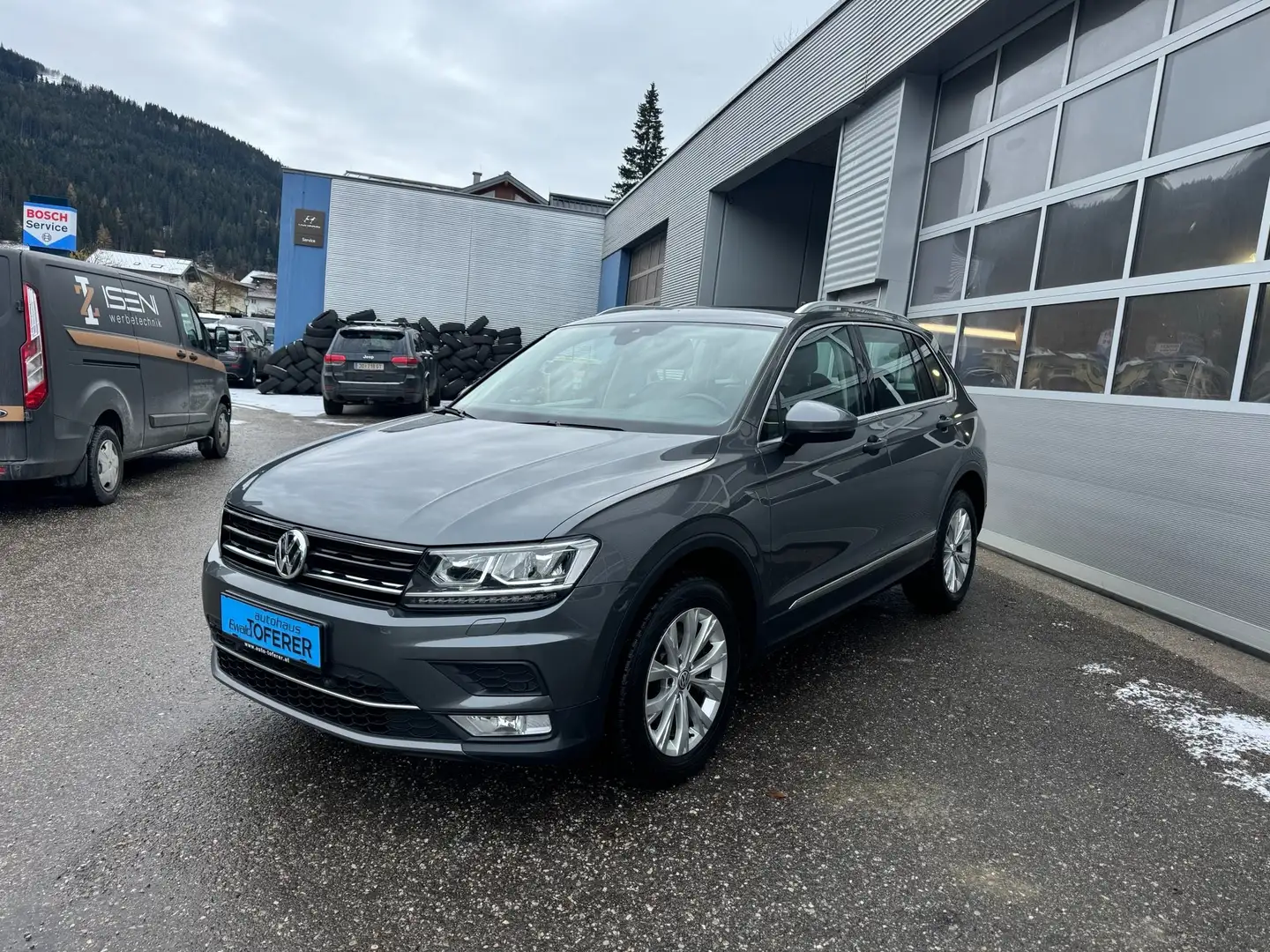 Volkswagen Tiguan 2,0 TDI SCR 4Motion Highline DSG Grau - 1