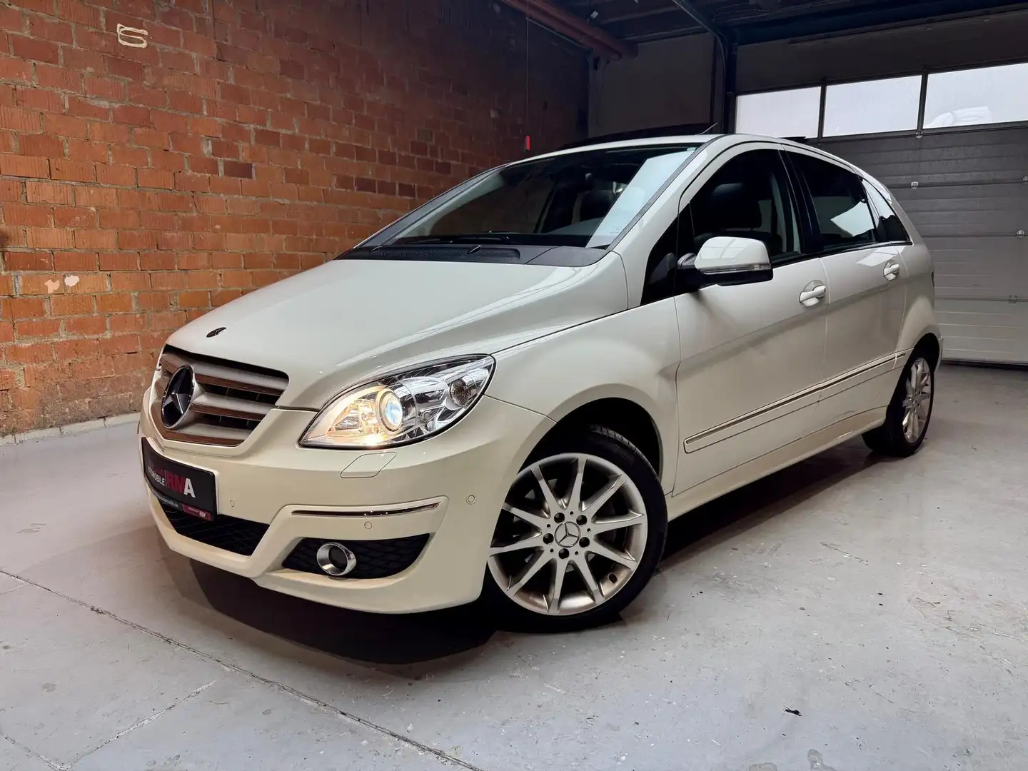 Mercedes-Benz B 200 Turbo 2.0 +NAVI+PANO+LEDER+BI-XENON+SHZ+ Blanc - 1