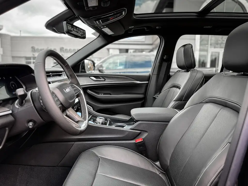 Jeep Grand Cherokee 2026 photo 4