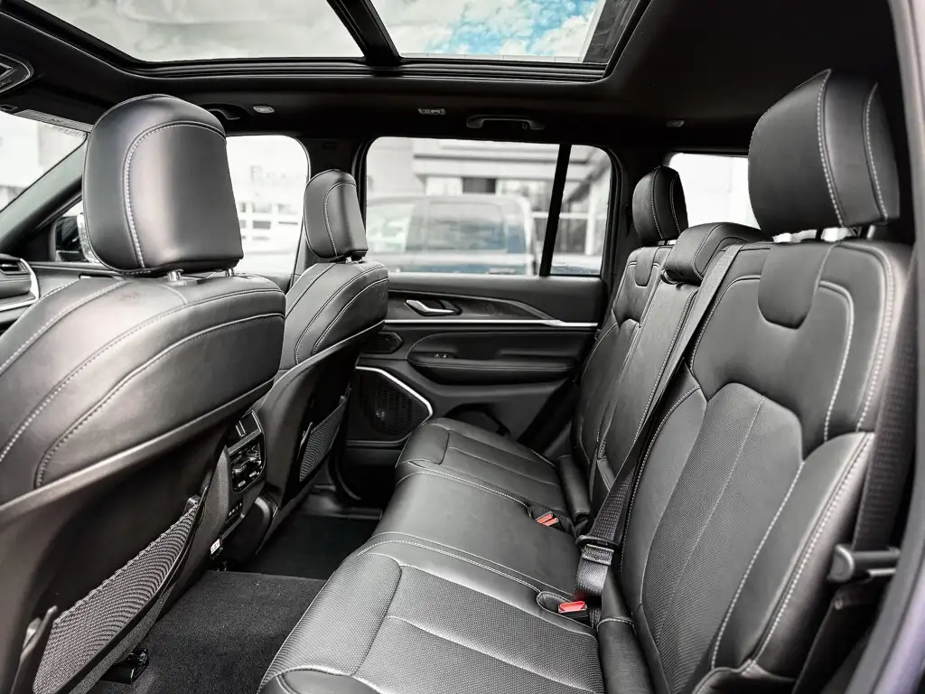 Jeep Grand Cherokee 2026 photo 5