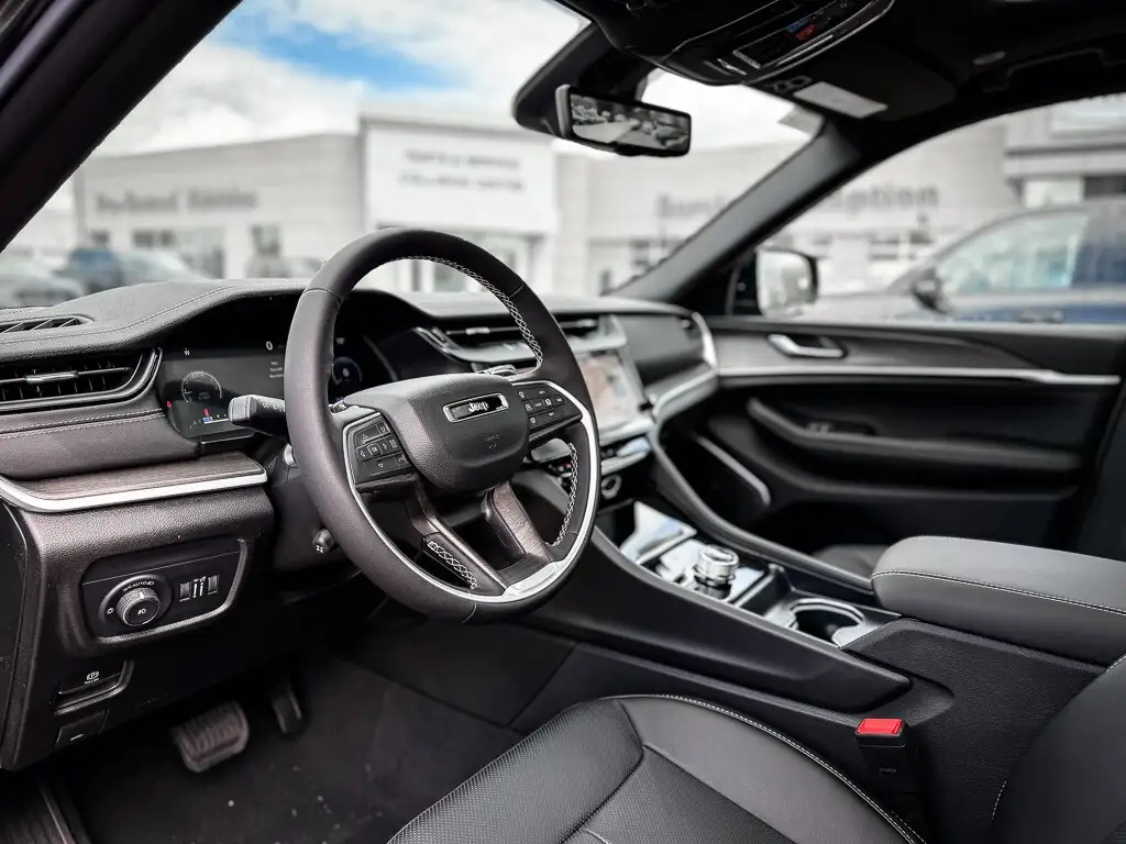 Jeep Grand Cherokee 2026 photo 3