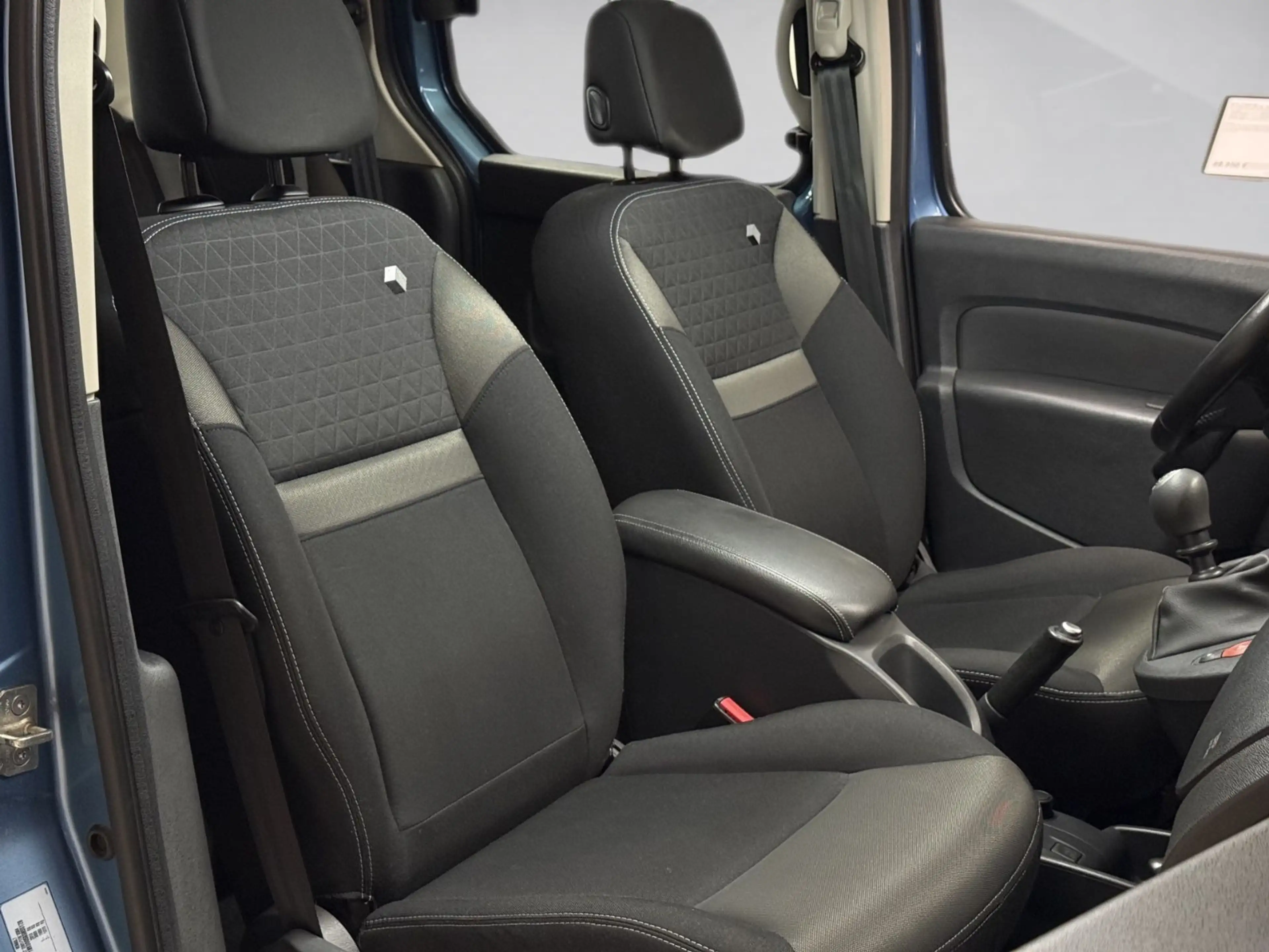 Renault Kangoo 1.5 Blue dCi 115 Limited/KAMERA/PDC/KLIMA — photo 13