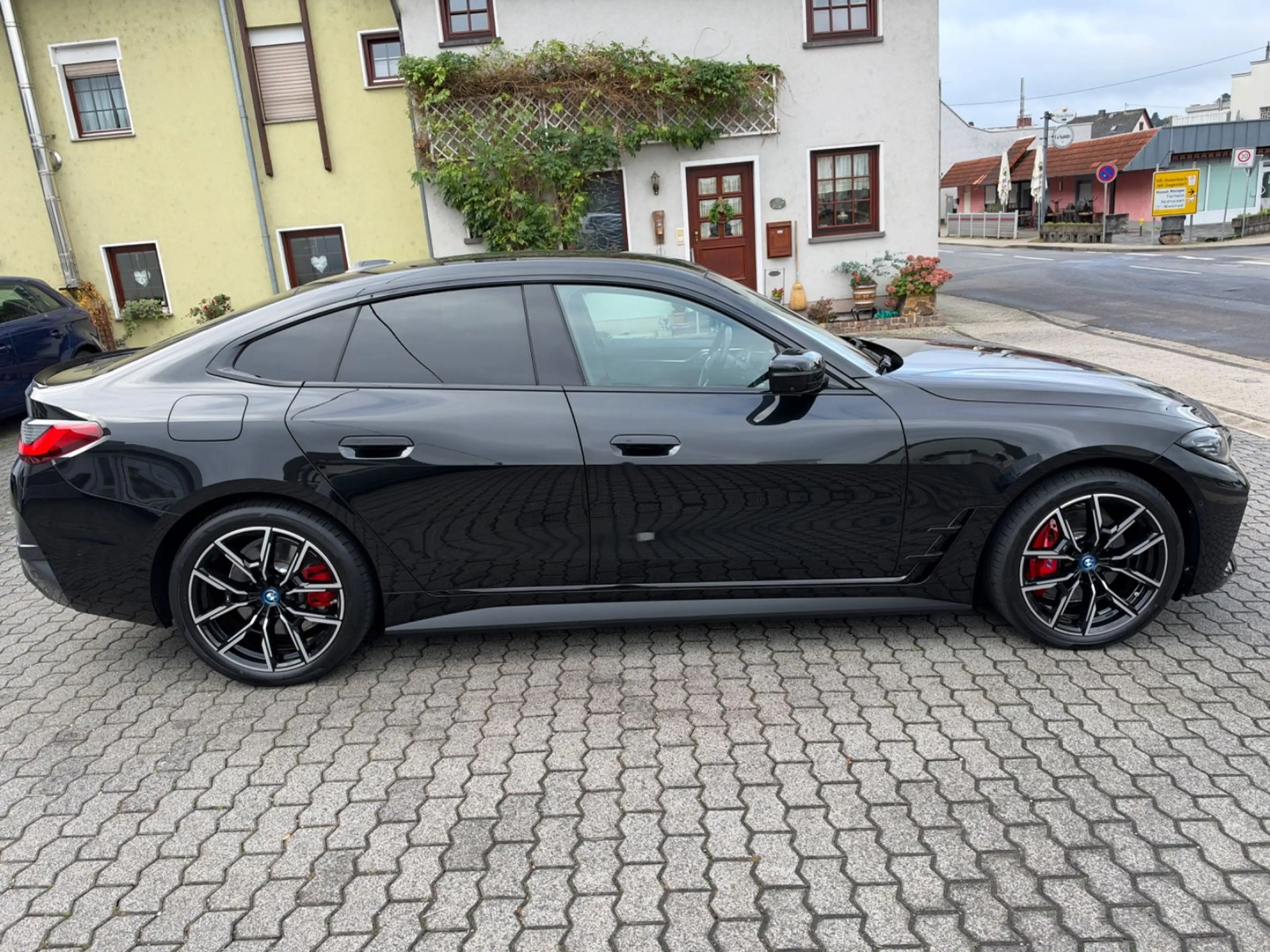 BMW i4 GC 40eDrive M Sport Pro HUD MwSt 360° AHK 19z — photo 12