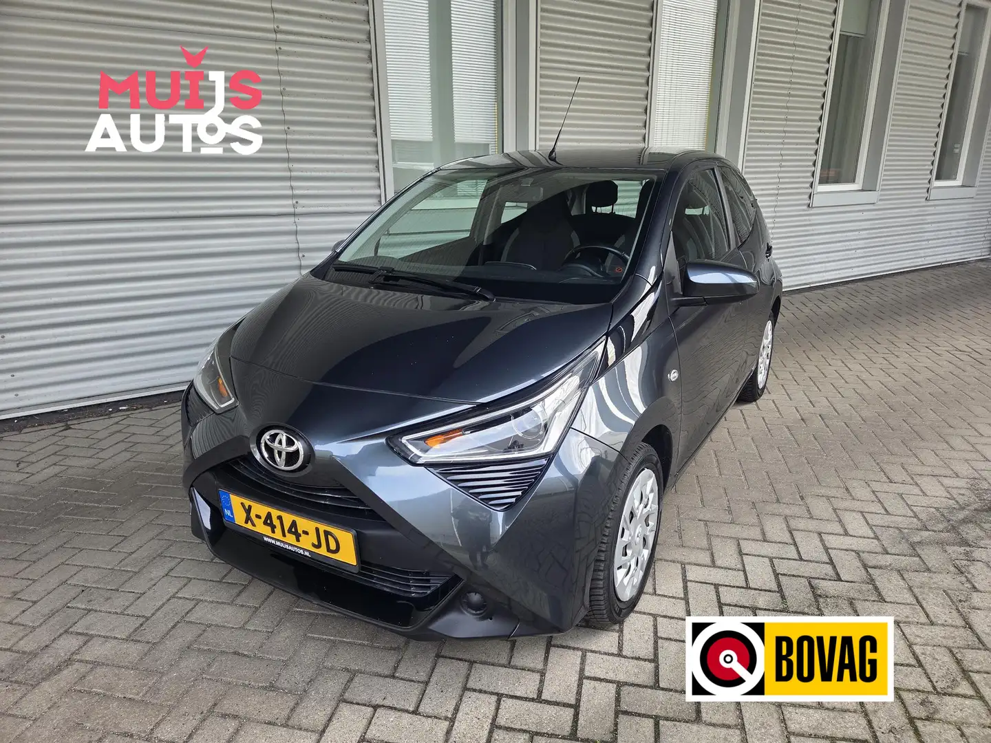 Toyota Aygo 1.0 VVT-i x-play Grijs - 1