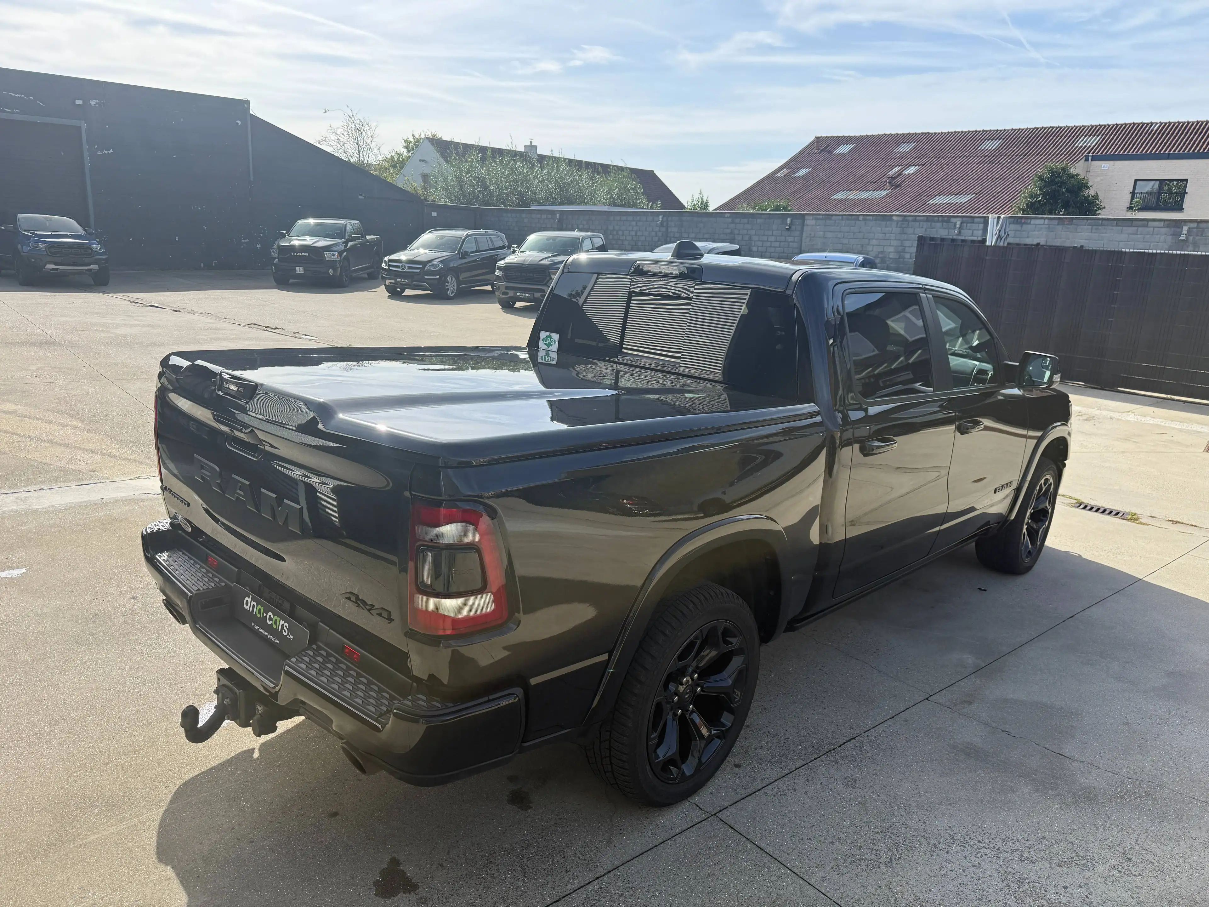 Dodge RAM LIMITED / NIGHT EDITION / V8 5.7 / PANO / LPG / HUPD / LUCHTVERING / 22" — photo 8