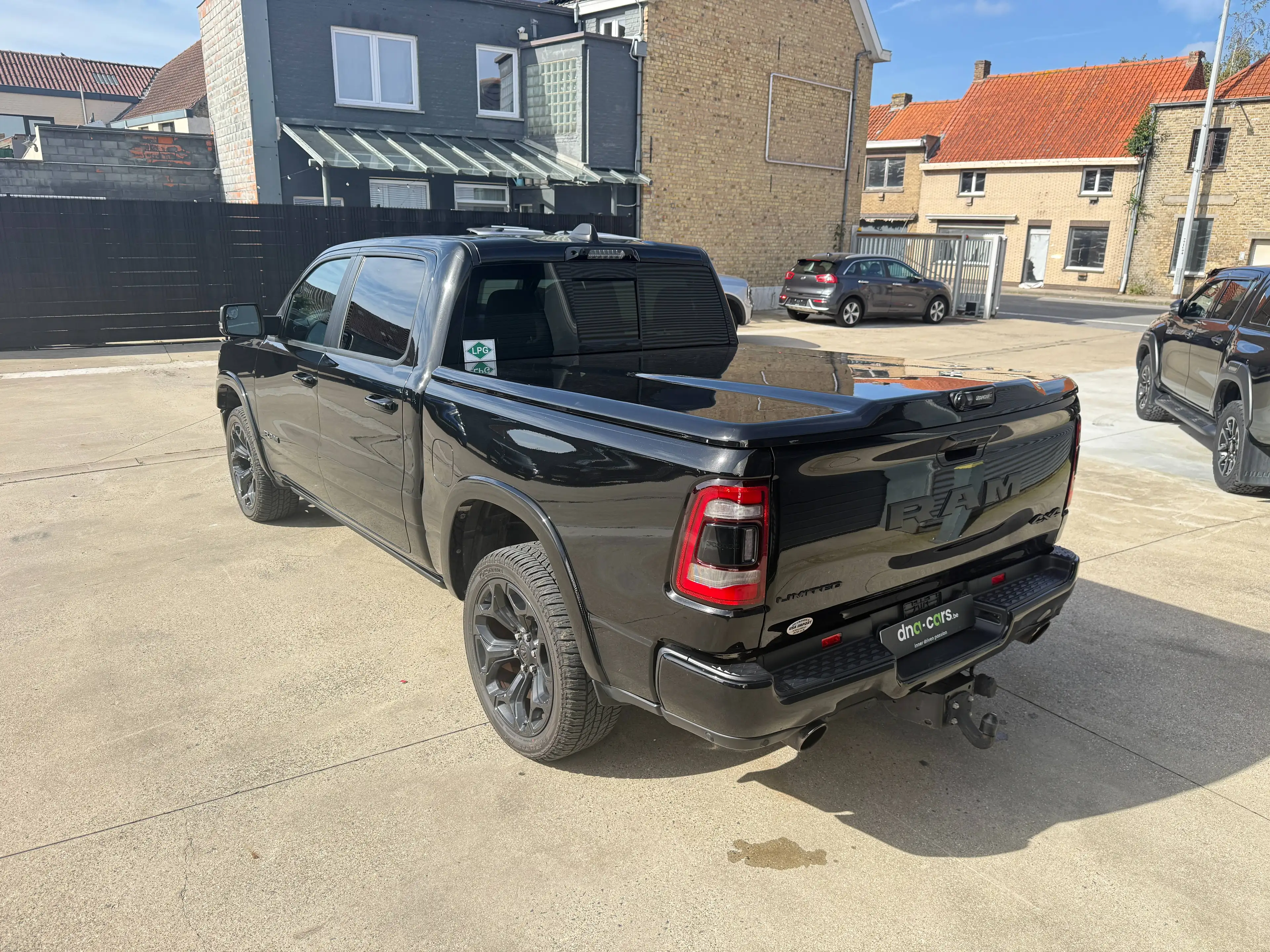 Dodge RAM LIMITED / NIGHT EDITION / V8 5.7 / PANO / LPG / HUPD / LUCHTVERING / 22" — photo 6