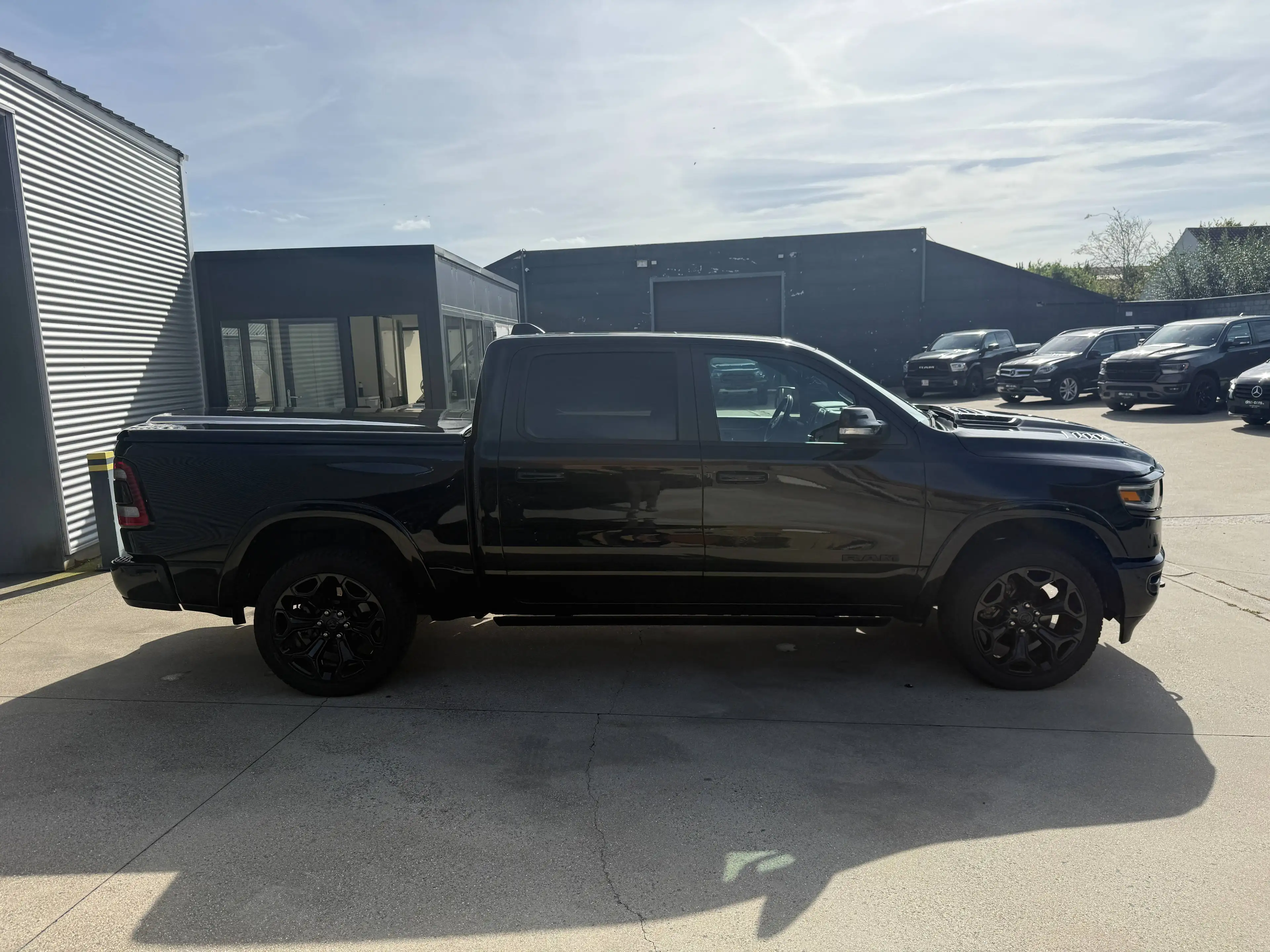 Dodge RAM LIMITED / NIGHT EDITION / V8 5.7 / PANO / LPG / HUPD / LUCHTVERING / 22" — photo 9