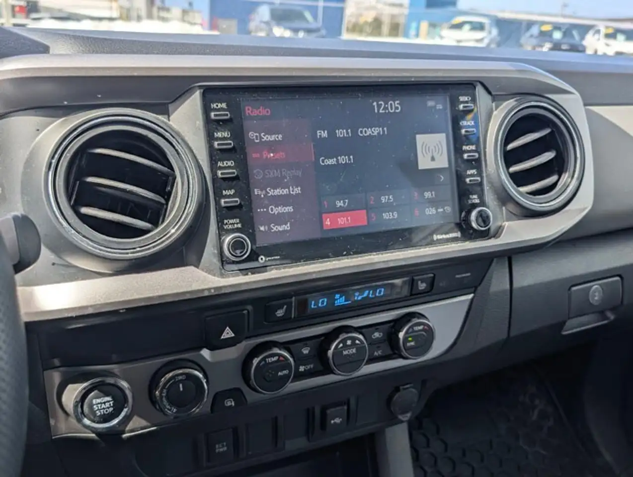 Toyota Tacoma снимка Toyota Tacoma