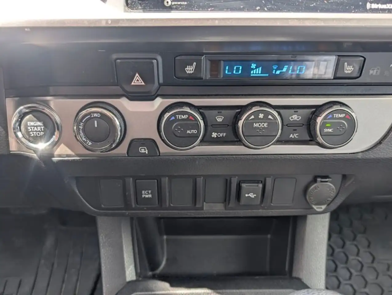 Toyota Tacoma снимка Toyota Tacoma