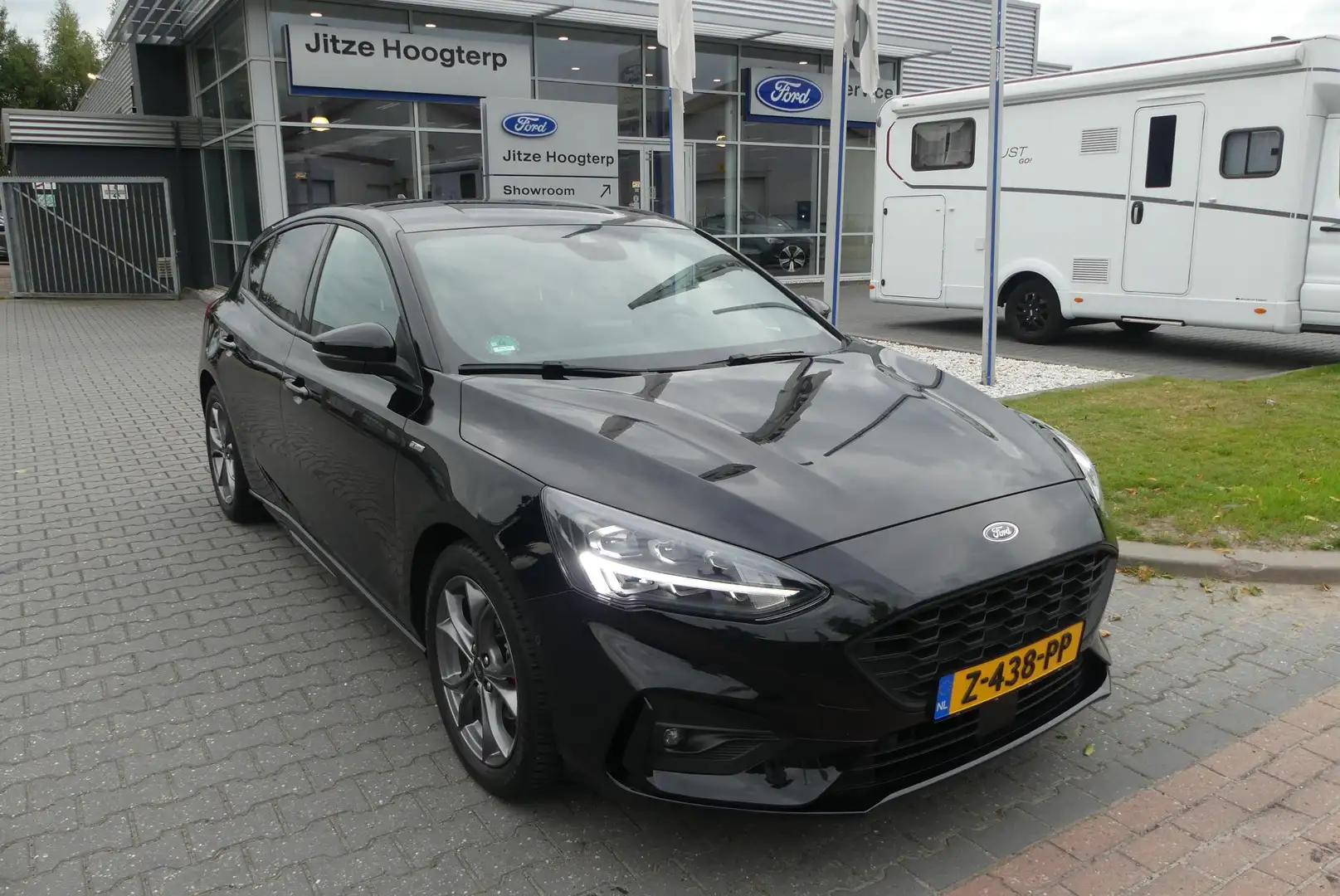 Ford Focus 1.0 EcoBoost Hybrid ST Line X Business ADAPTIEVE K Zwart - 1