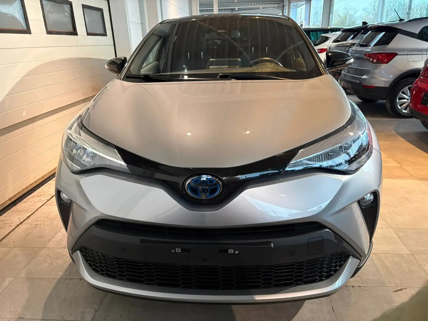 Toyota C-HR C-HR Hybrid 1.8i VVT-i C-Lub Bi-Tone E-CVT Grijs - 2