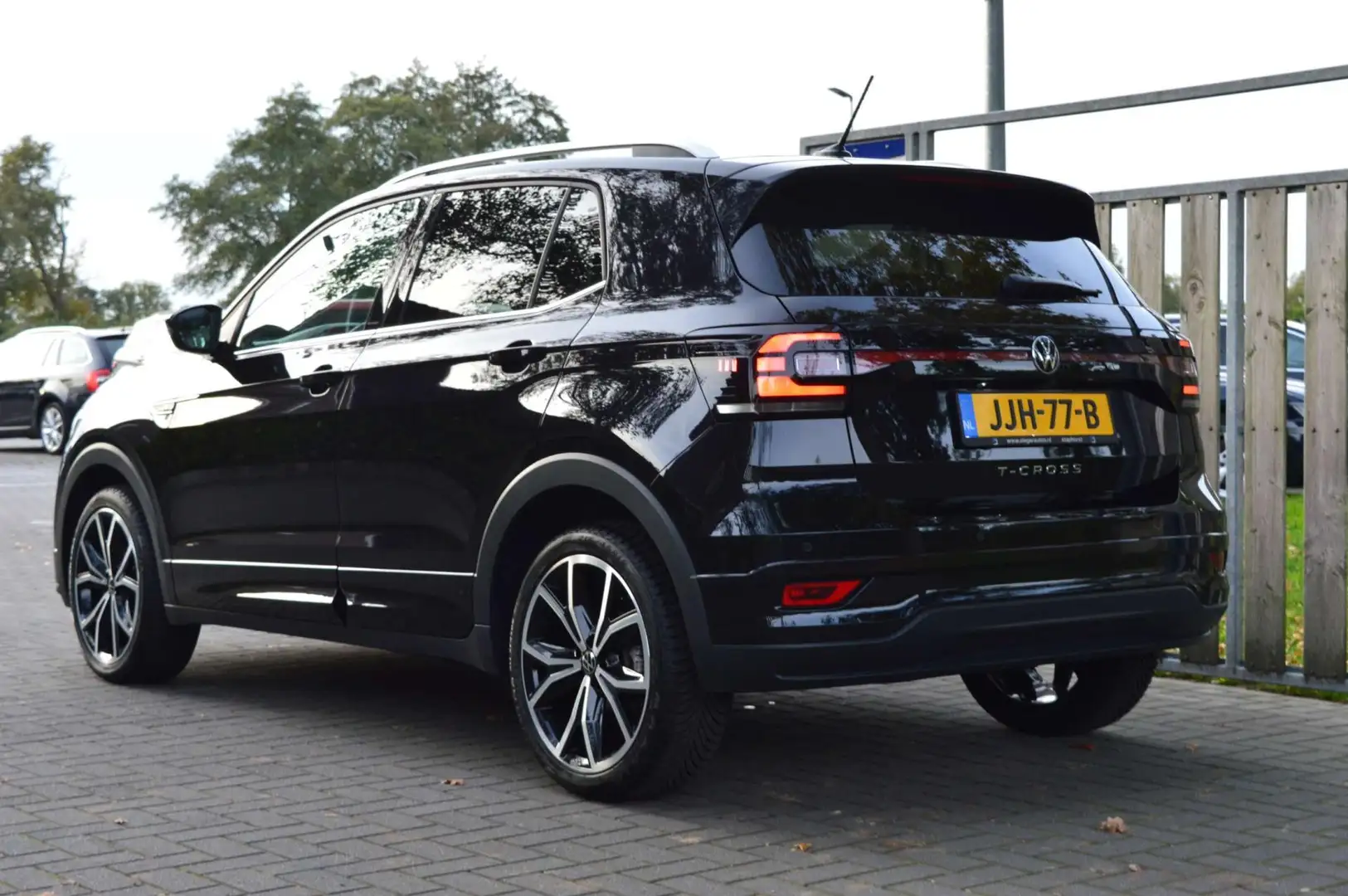 Volkswagen T-Cross 1.0 TSI R-Line - ACC|Lane|Camera|Navi|Stoelverw. Zwart - 2