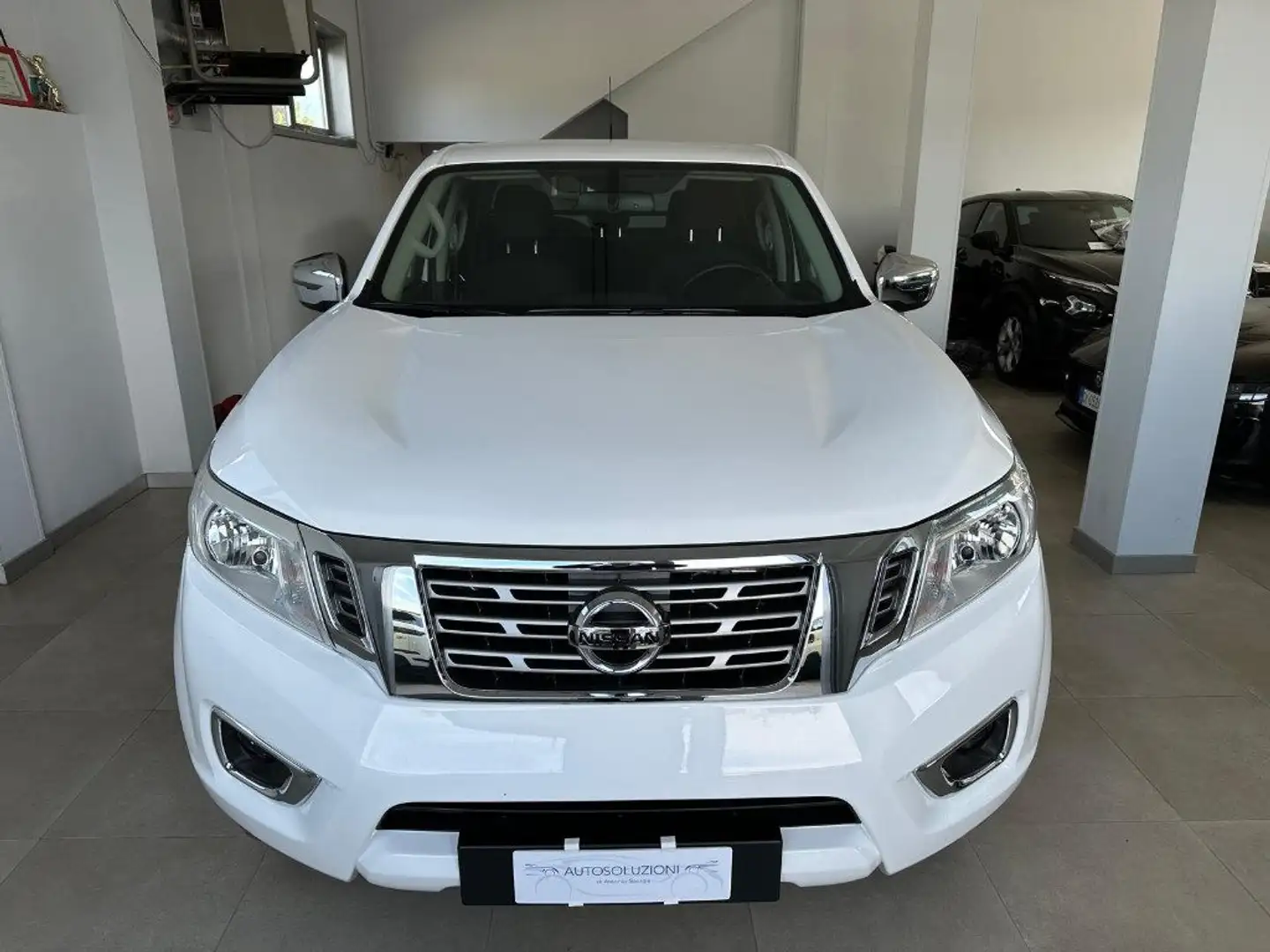 Nissan Navara 2.3 dCi 4WD Double Cab N-Connecta Wit - 2
