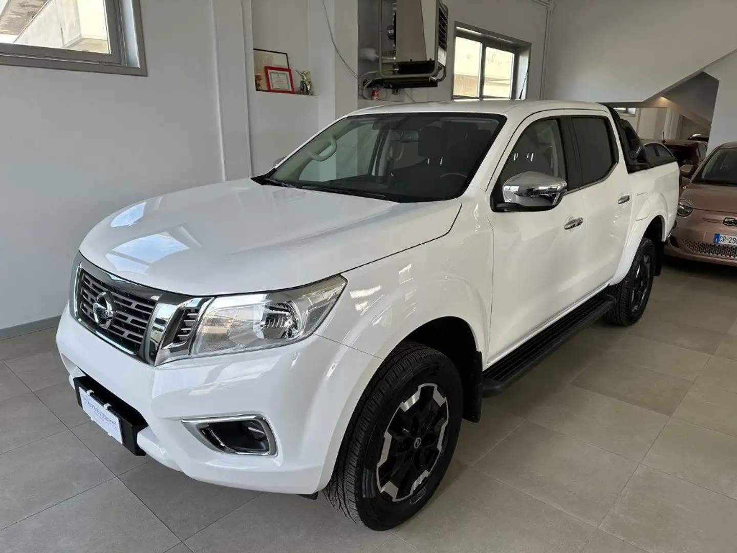 Nissan Navara 2.3 dCi 4WD Double Cab N-Connecta Wit - 1