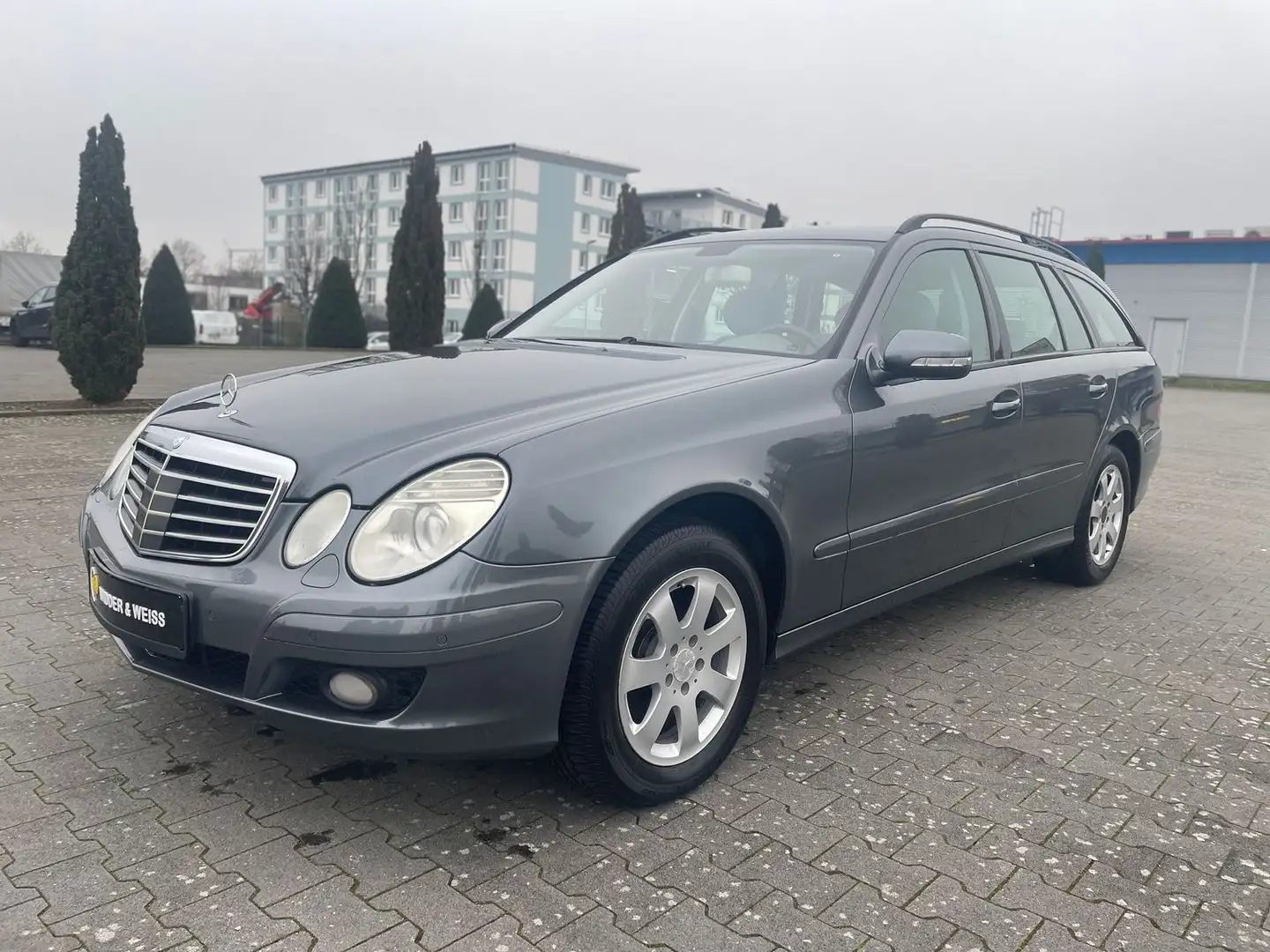 Mercedes-Benz E 280 T CDI 4Matic AUTOMATIK/DISTRONIC/NAVI/XENON Grau - 1