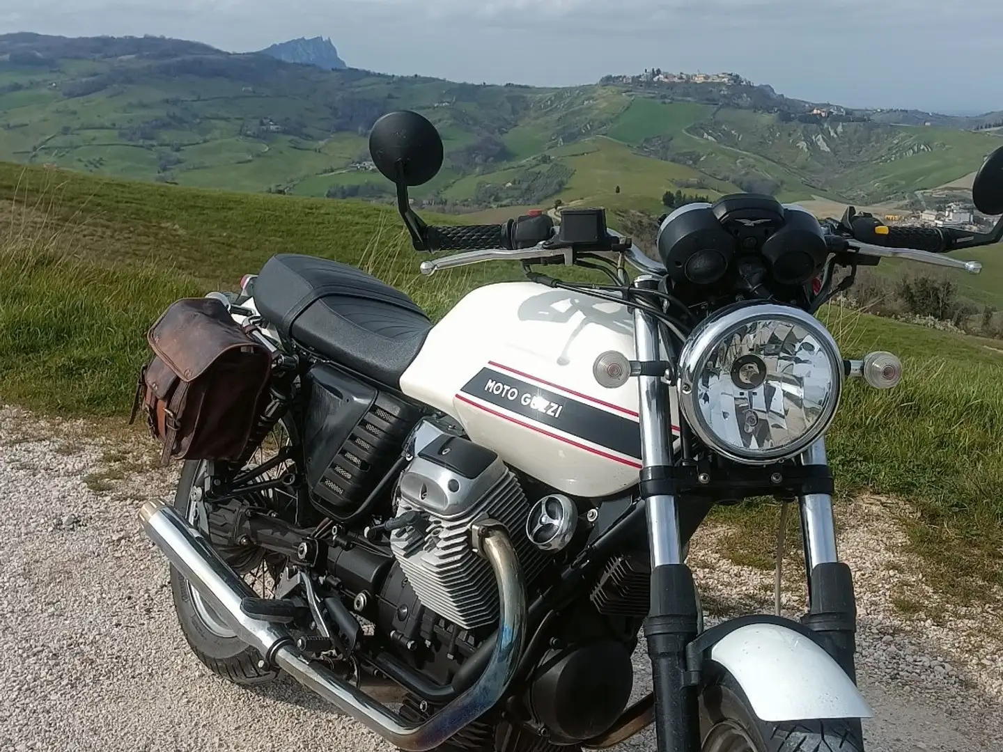 Moto Guzzi V 7 Classic Alb - 2