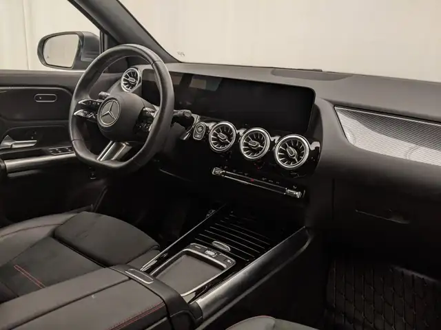 Mercedes-Benz Gla view 6