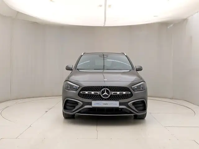 Mercedes-Benz Gla view 2