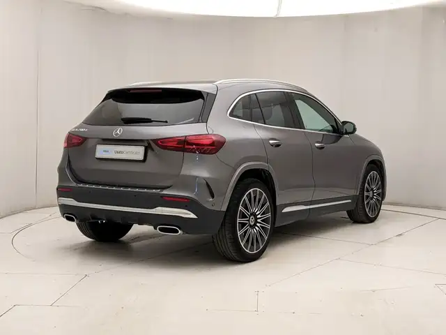 Mercedes-Benz Gla view 4