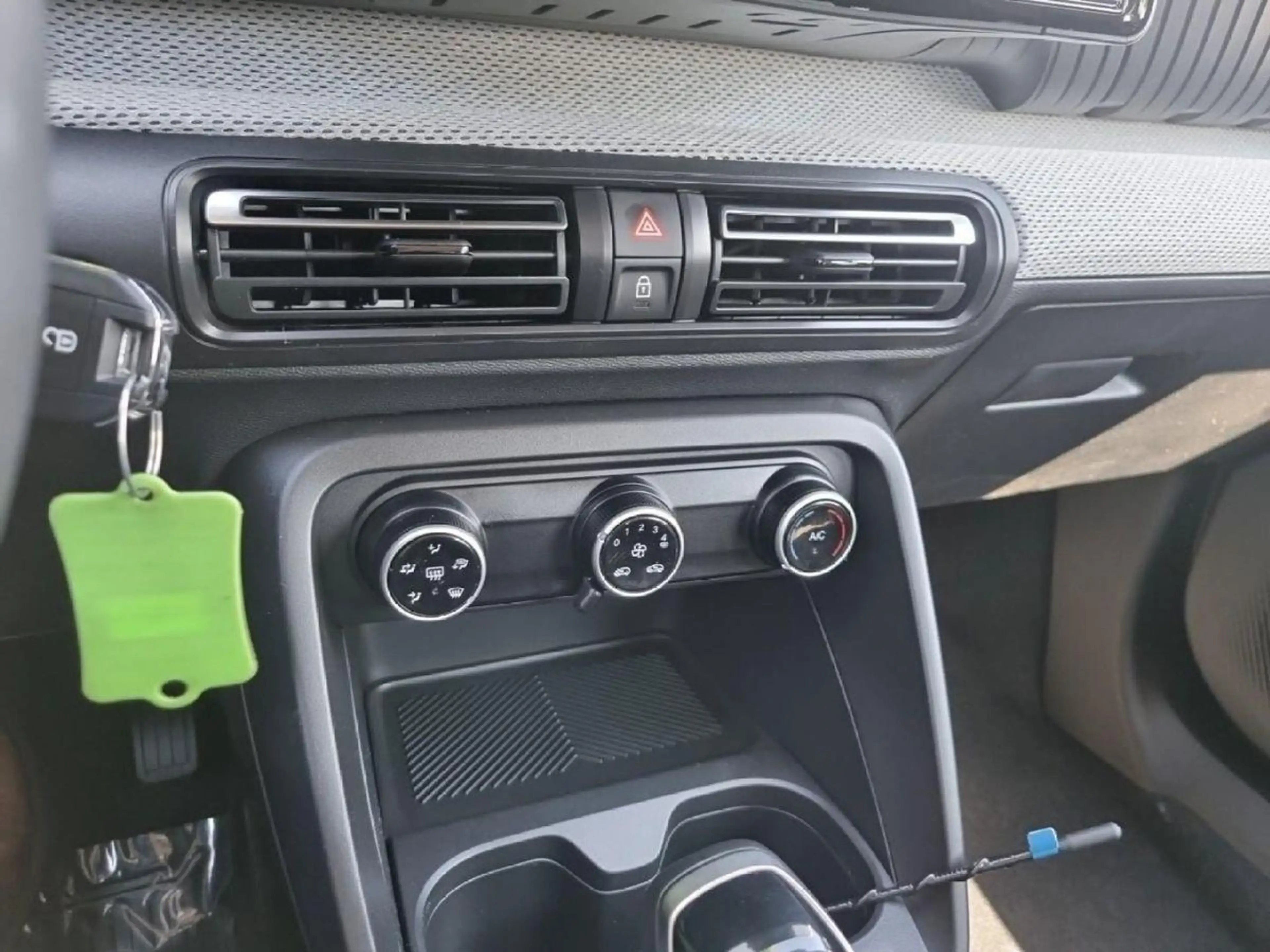 Citroen C3 1.2 Turbo PLUS LED/PDC/DAB/MirrorLink — photo 13