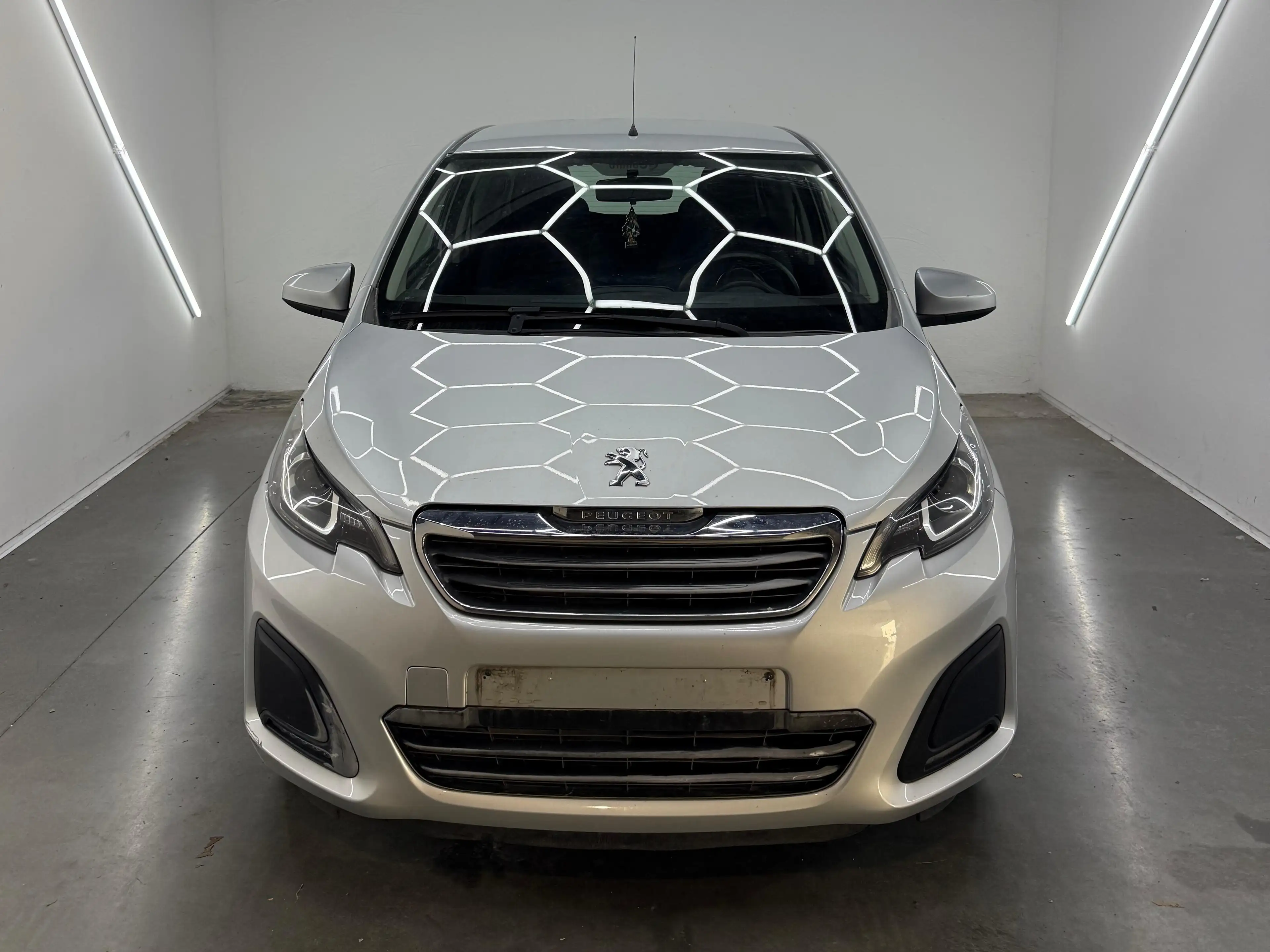 Peugeot 108 108 1.0 VTi Like S — photo 2