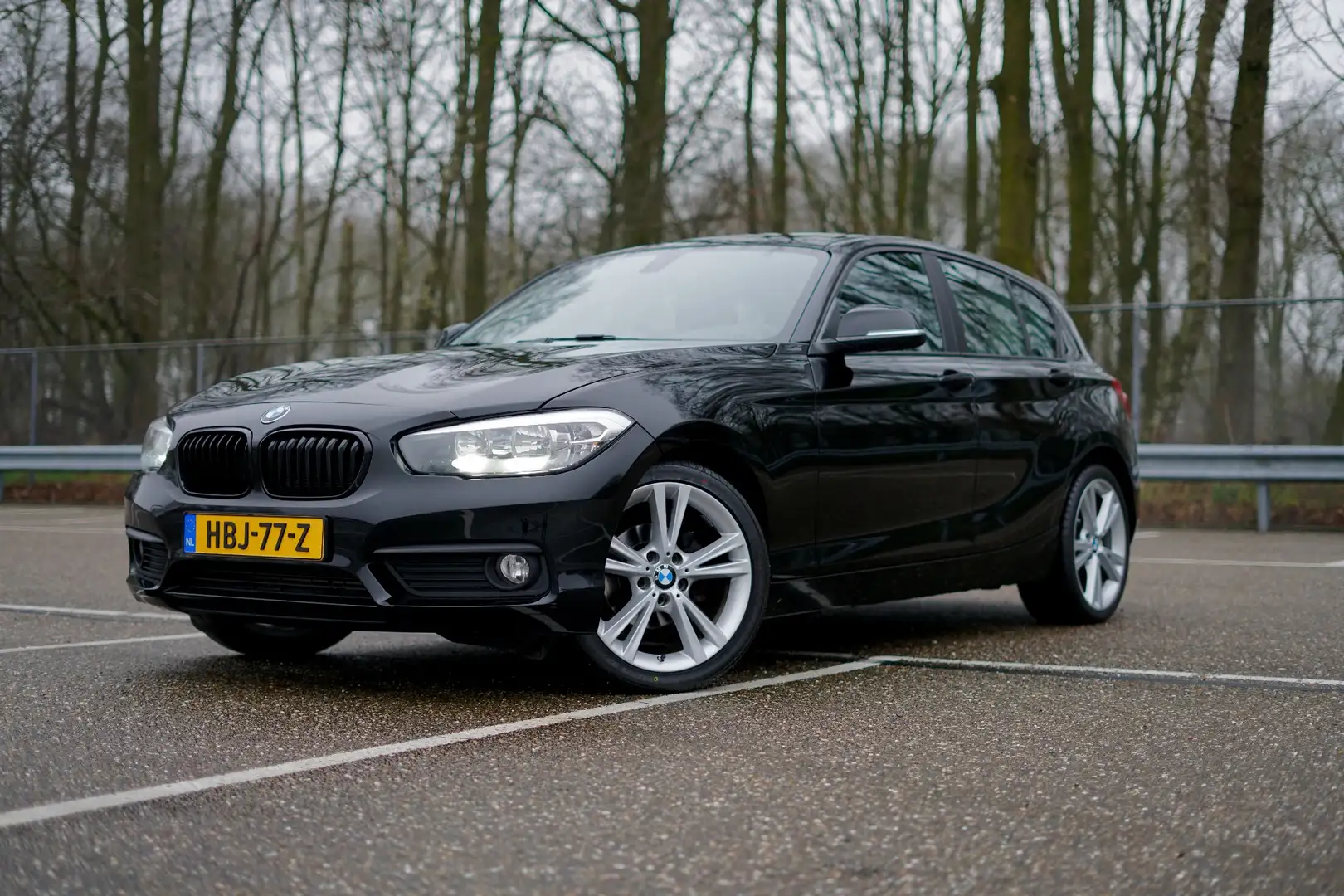 BMW 118 Edition Sp.HE. Zwart - 2