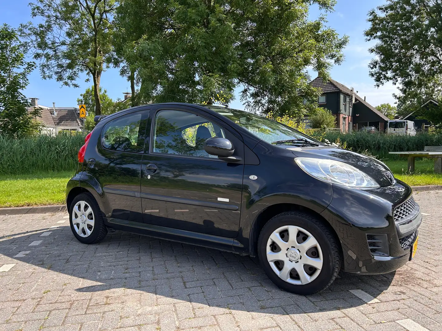 Peugeot 107 107 1.0-12V Millesim 200 Black - 1