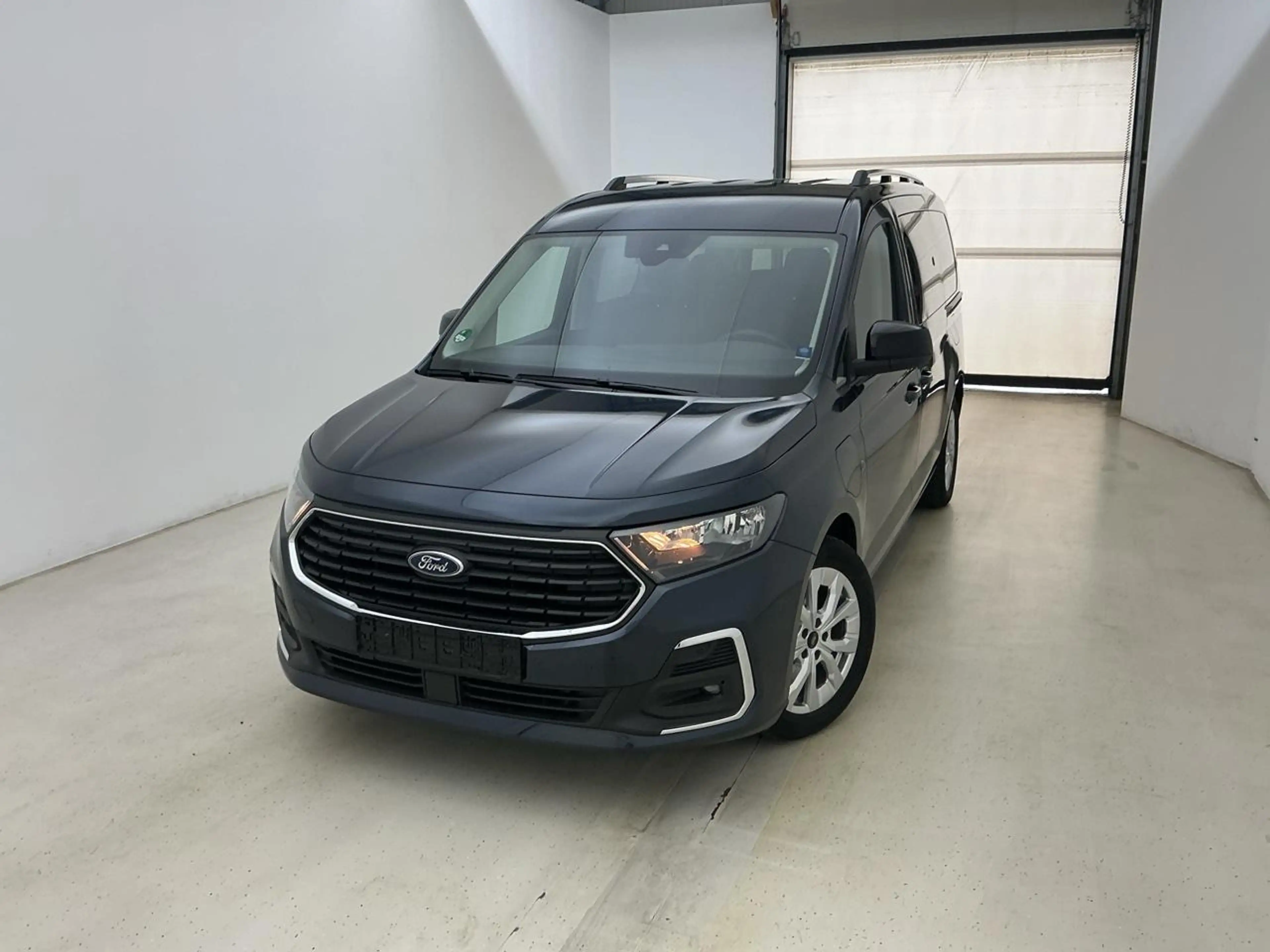 Ford Grand Tourneo Connect 1.5 PHEV Titanium 7Sitze — photo 2