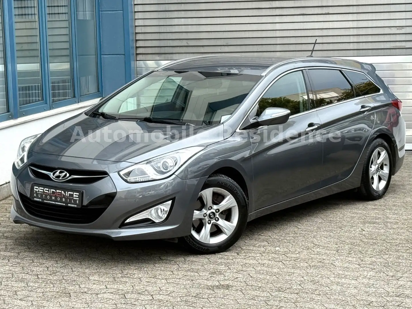 Hyundai i40 CW Style 2.0*XENON*CAM*PDC*TEMP*PDC*SHZ*AHK* Silber - 1