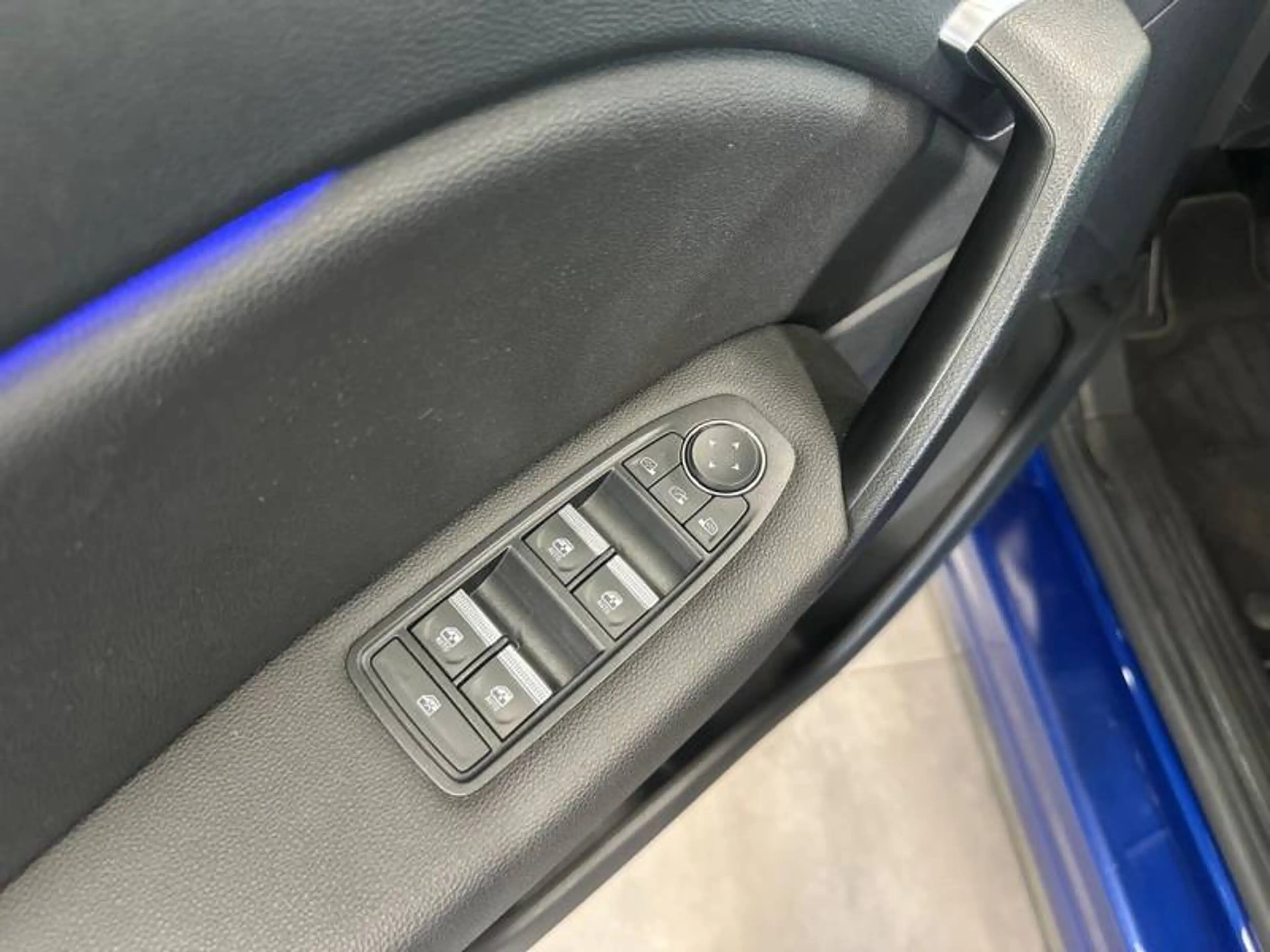 Renault Captur 2 TCe 100 Intens — photo 12