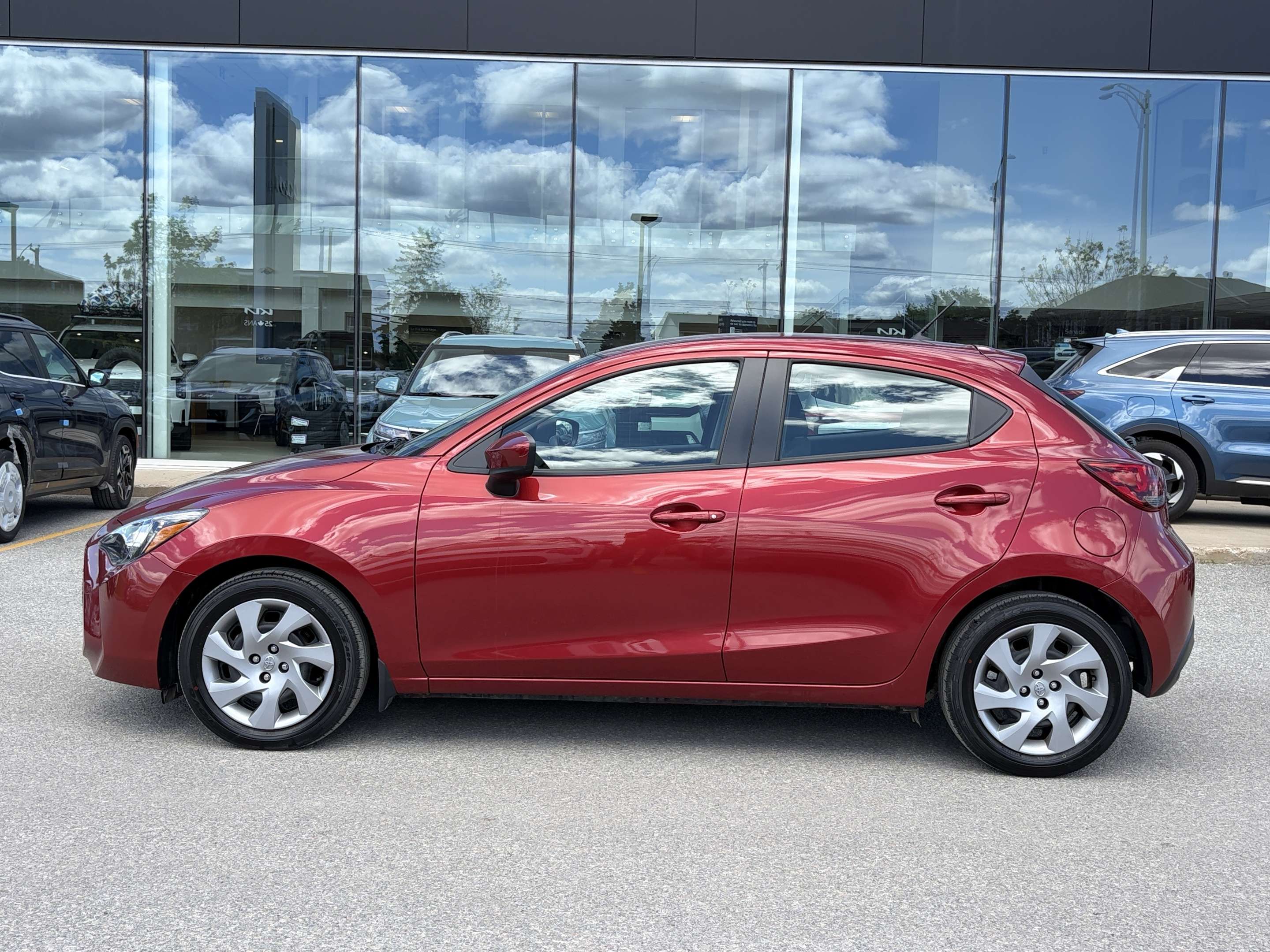 2020 Toyota Yaris Auto — photo 1