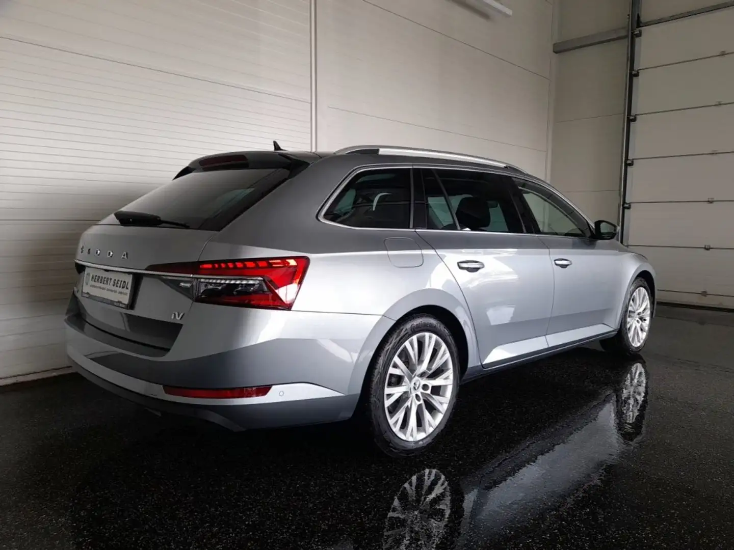 Skoda Superb Kombi STYLE PHEV 156/218 DSG *18 ZOLL / STANDHZG / MATRIX-LED / DCC / VIRTUELL / NAVI / AHV & KAMERA / ACC / MEMORY SPORT Grau - 2