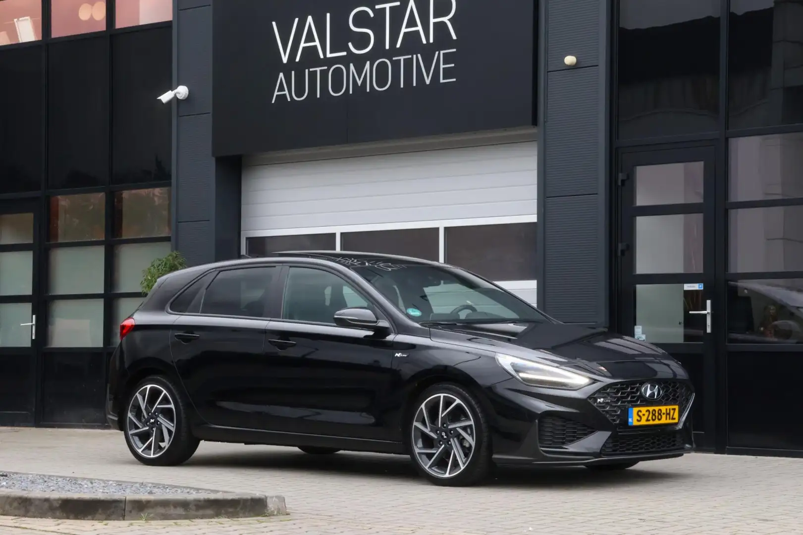 Hyundai i30 1.5 T-GDi MHEV N Line Sky | Heel veel opties! Zwart - 1