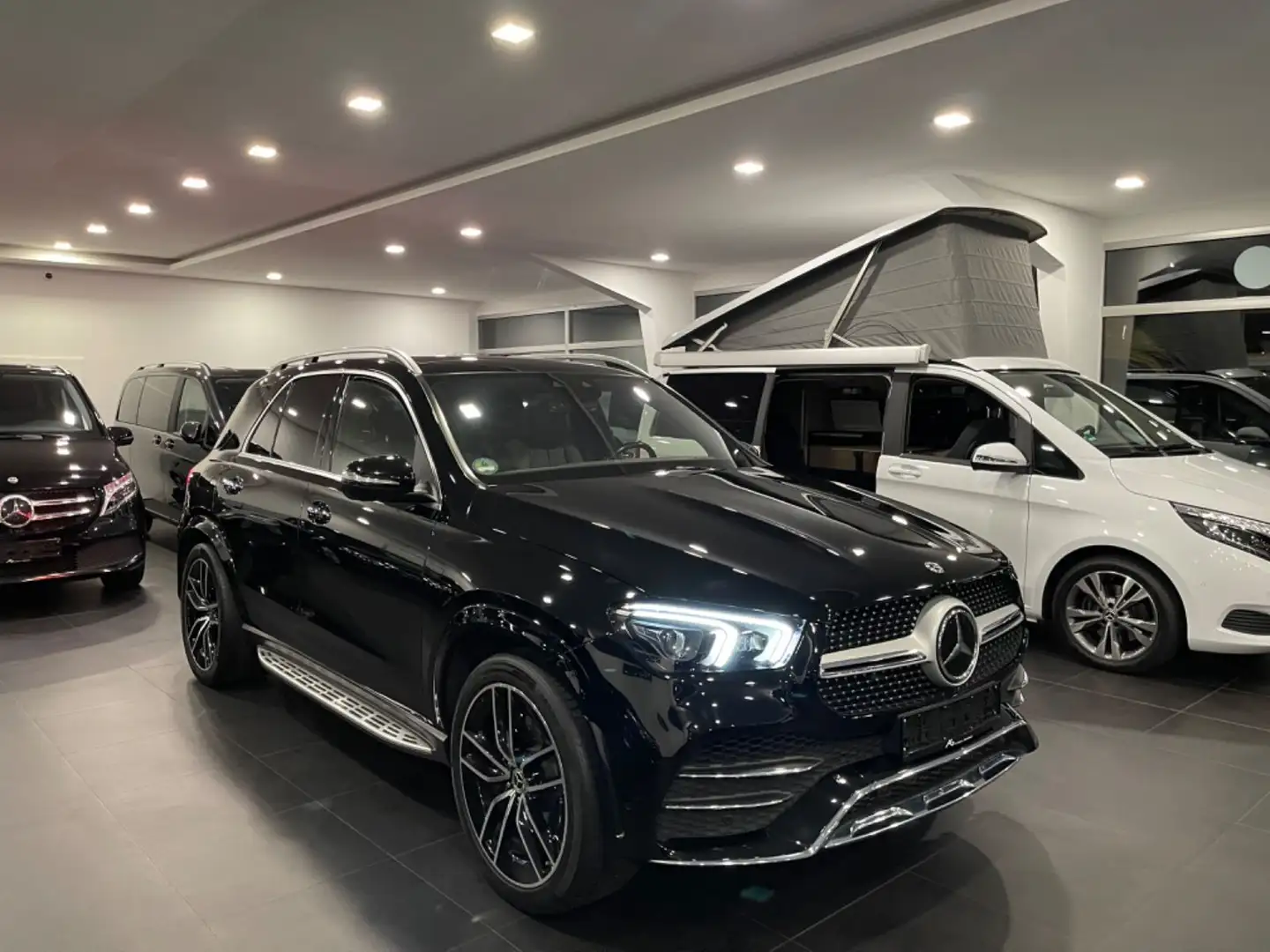 Mercedes-Benz GLE 400 d 4Matic*(22") AMG*Trittbrett*Panorama* Černá - 2