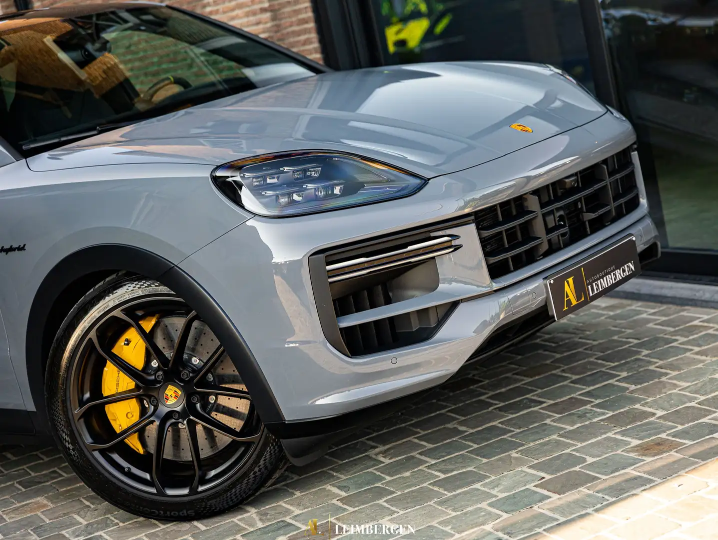 Porsche Cayenne Turbo e-Hybrid Coupé GT Package / Innodrive Gris - 2