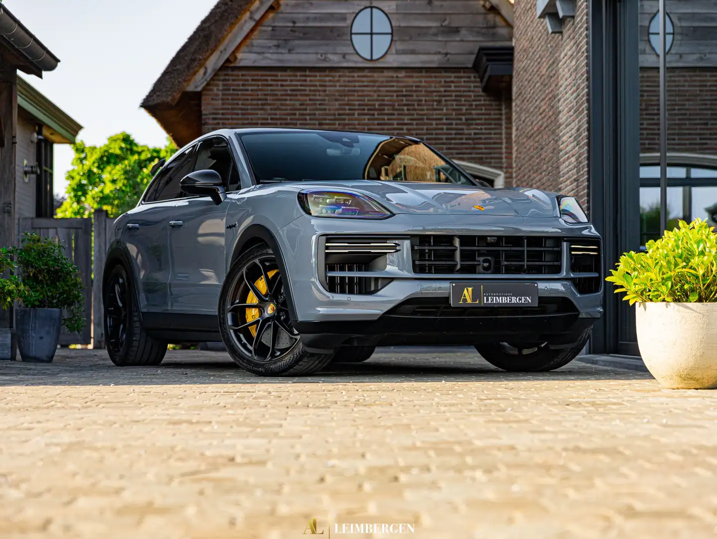 Porsche Cayenne Turbo e-Hybrid Coupé GT Package / Innodrive Gris - 1