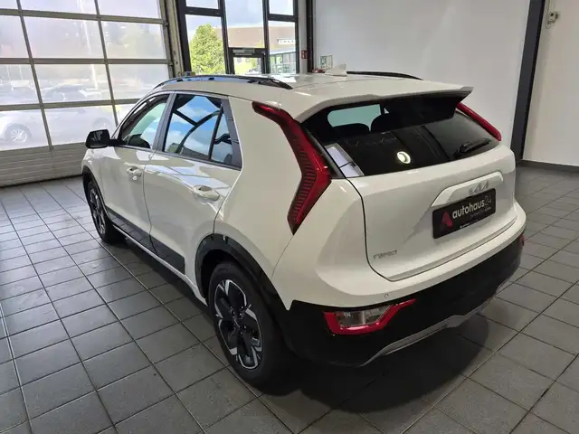Kia E-Niro view 4