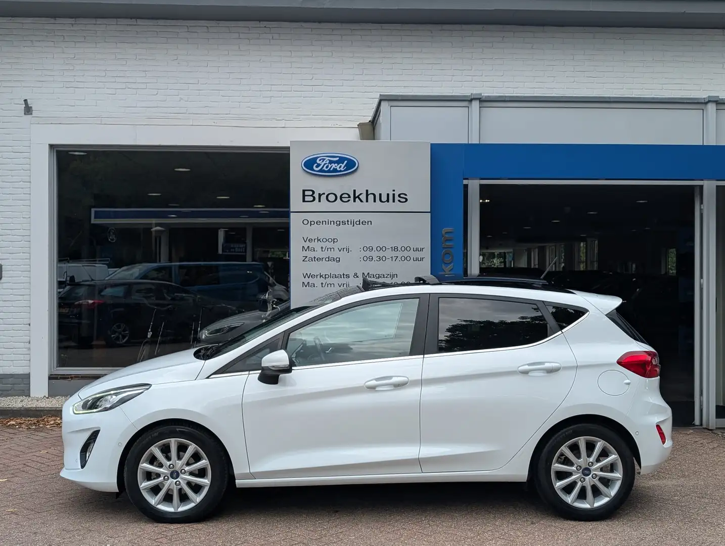 Ford Fiesta 1.0 EcoBoost 100pk Titanium | Panoramadak | B&O | Wit - 2