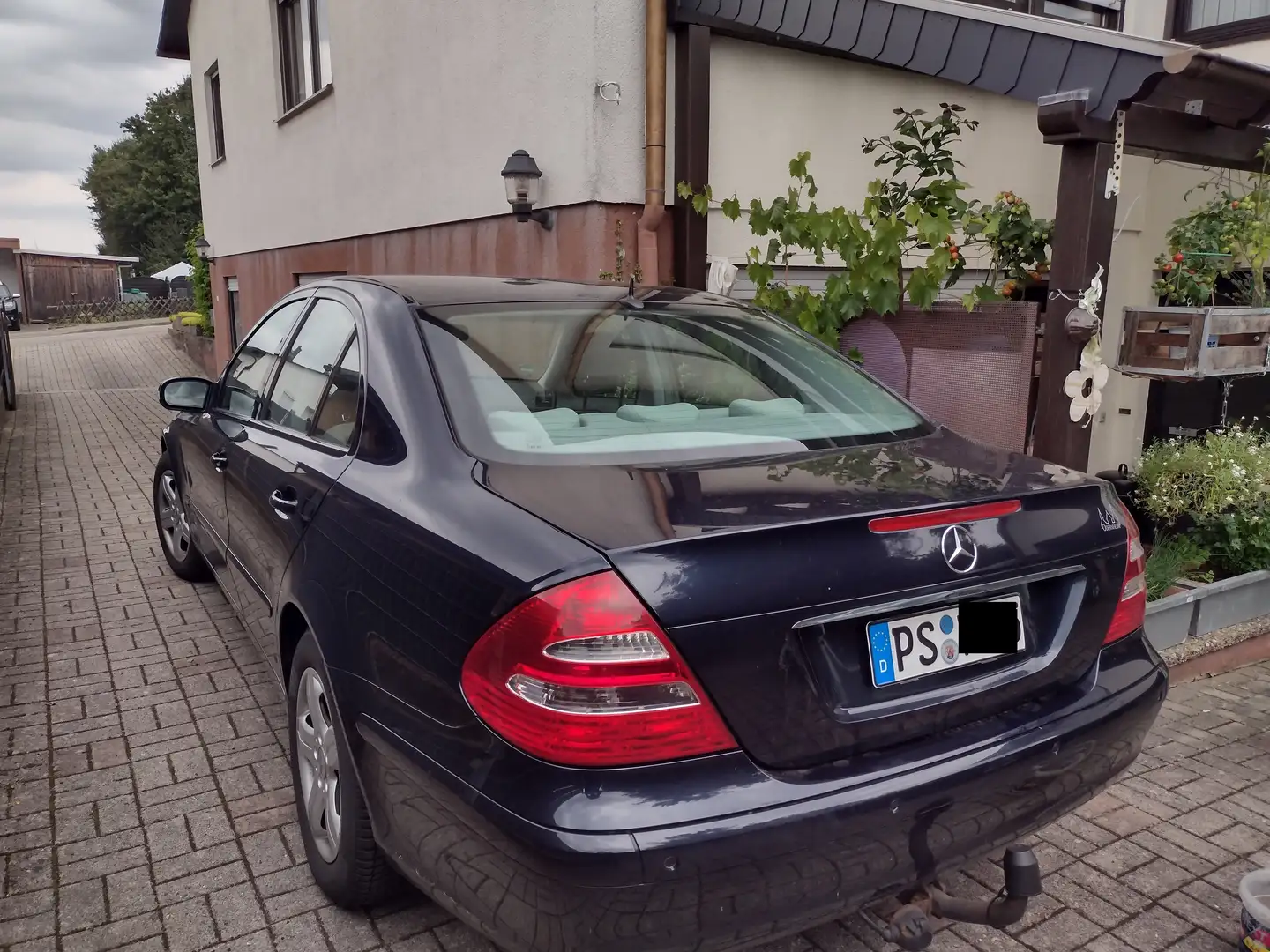Mercedes-Benz E 240 E-Klasse Classic Blue - 1